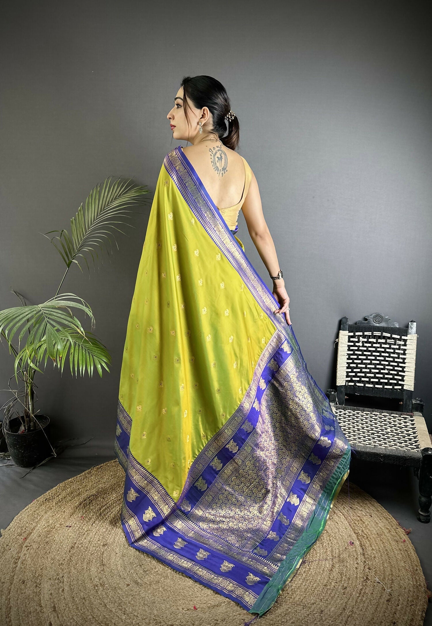 Joban Fashion Green Banarasi Soft Silk Woven Butti Saree | Swadesiicart