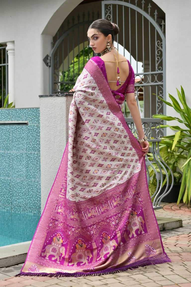 Vishnu Weaves Women's Magenta Banarasi Silk Patola Zari Woven Saree with Blouse - Swadesiicart