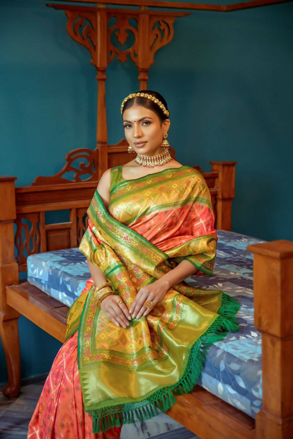 Vishnu Weaves Women's Gajri Patola Banarasi Silk Meenakari Zari Woven Saree with Blouse - Swadesiicart