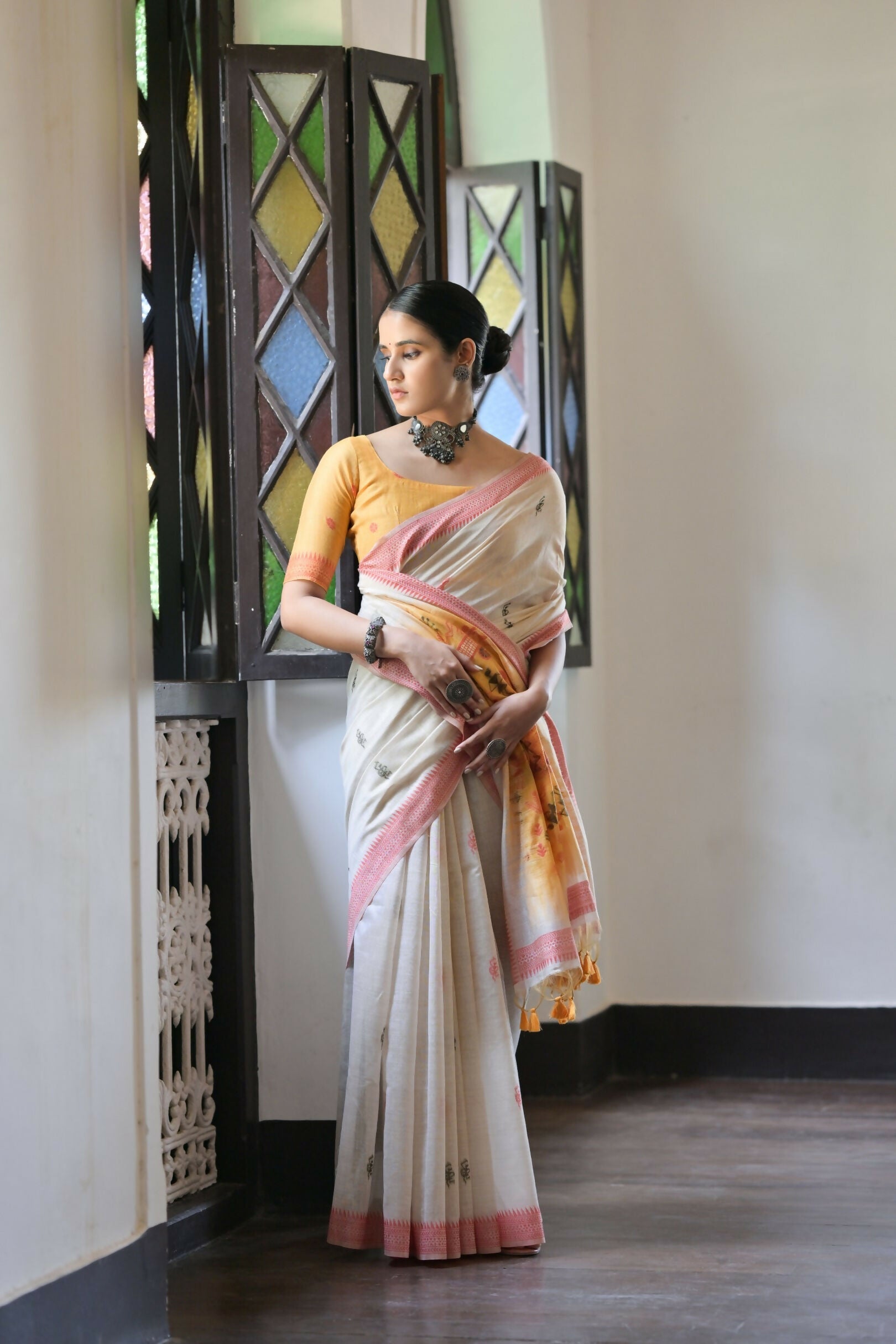 Vishnu Weaves Women's Red Muga Cotton Saree with Blouse - Swadesiicart