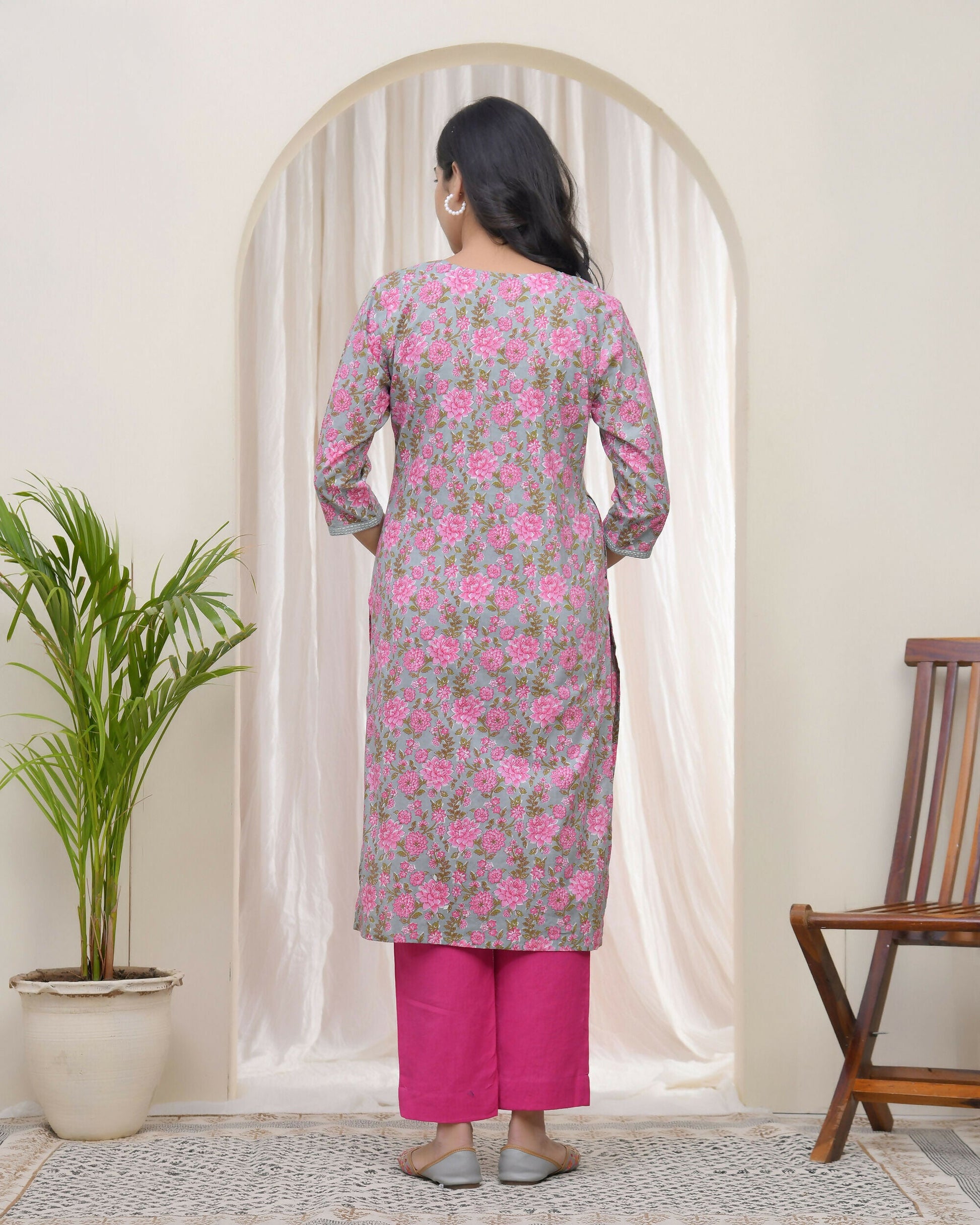 Vaasva Women Grey Cotton Printed Straight Kurti With Pant | Swadesiicart