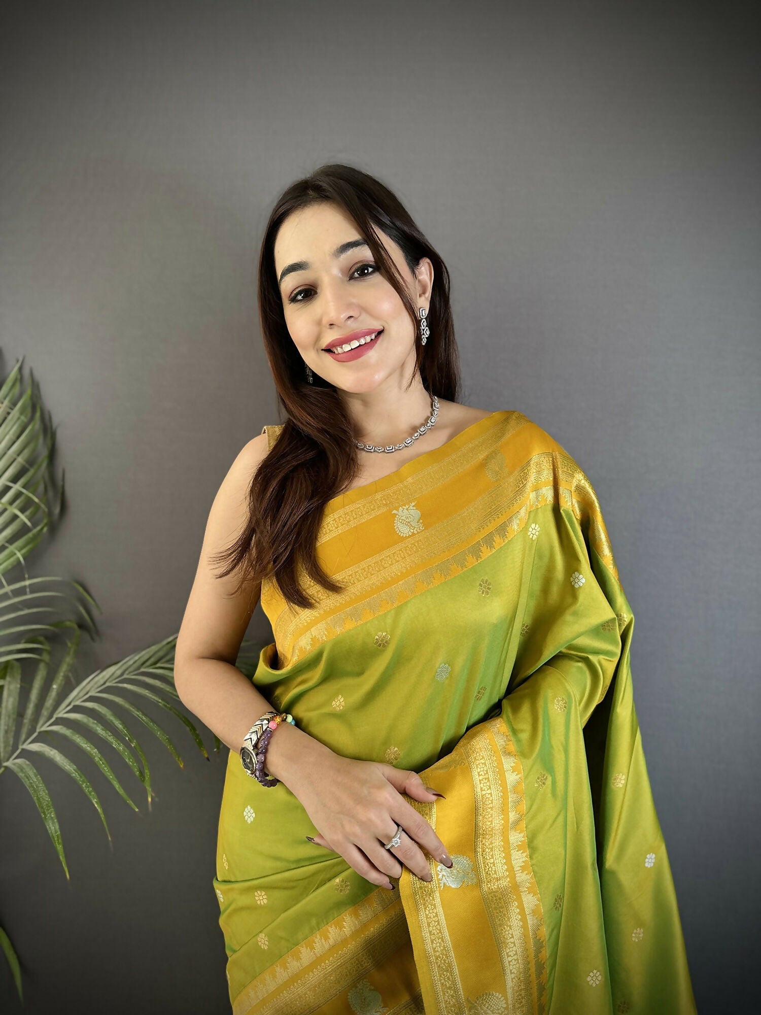 Joban Fashion Light Green Banarasi Soft Silk Woven Saree | Swadesiicart