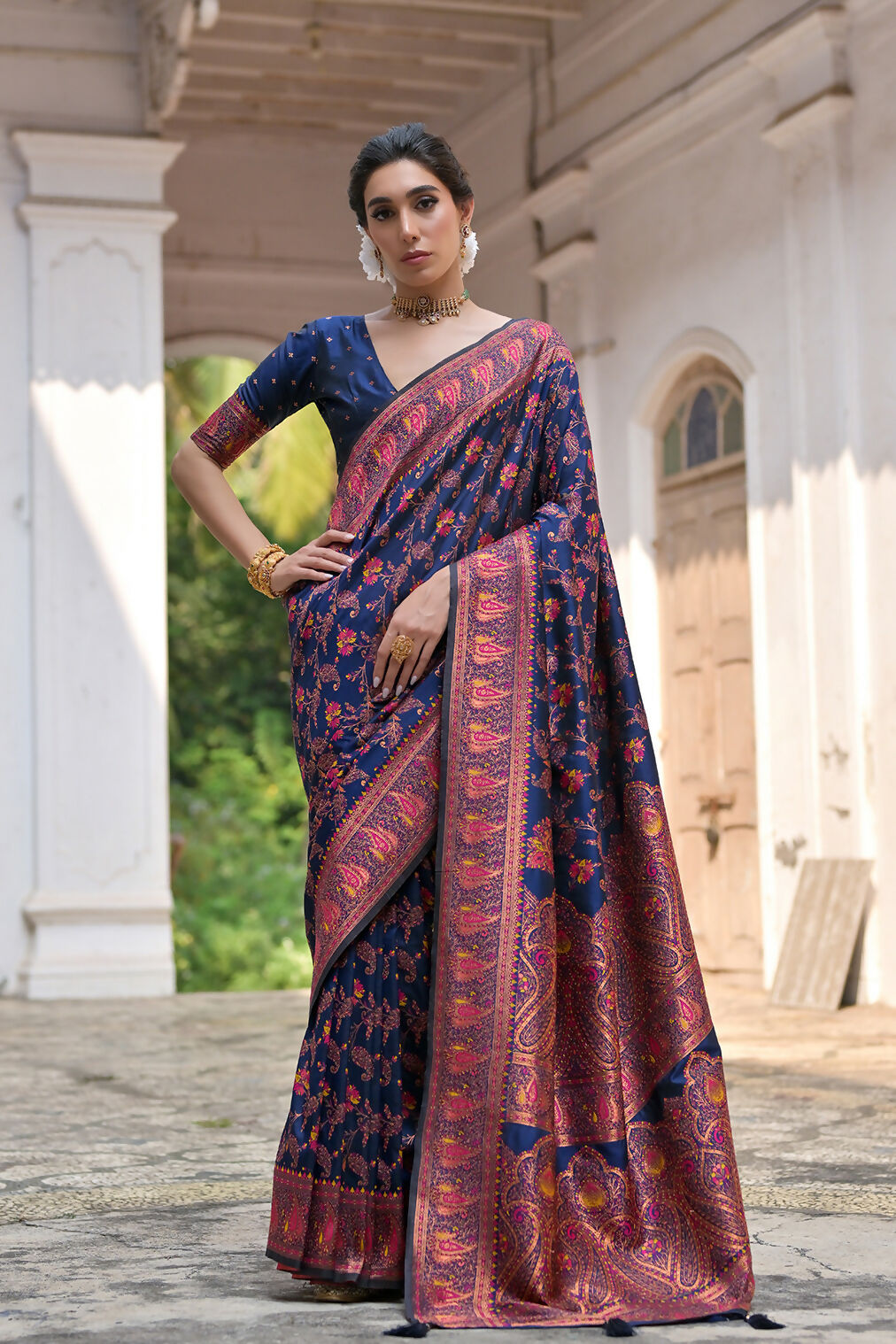 Vishnu Weaves Women's Navy-Blue Silk Woven Saree with Blouse - Swadesiicart