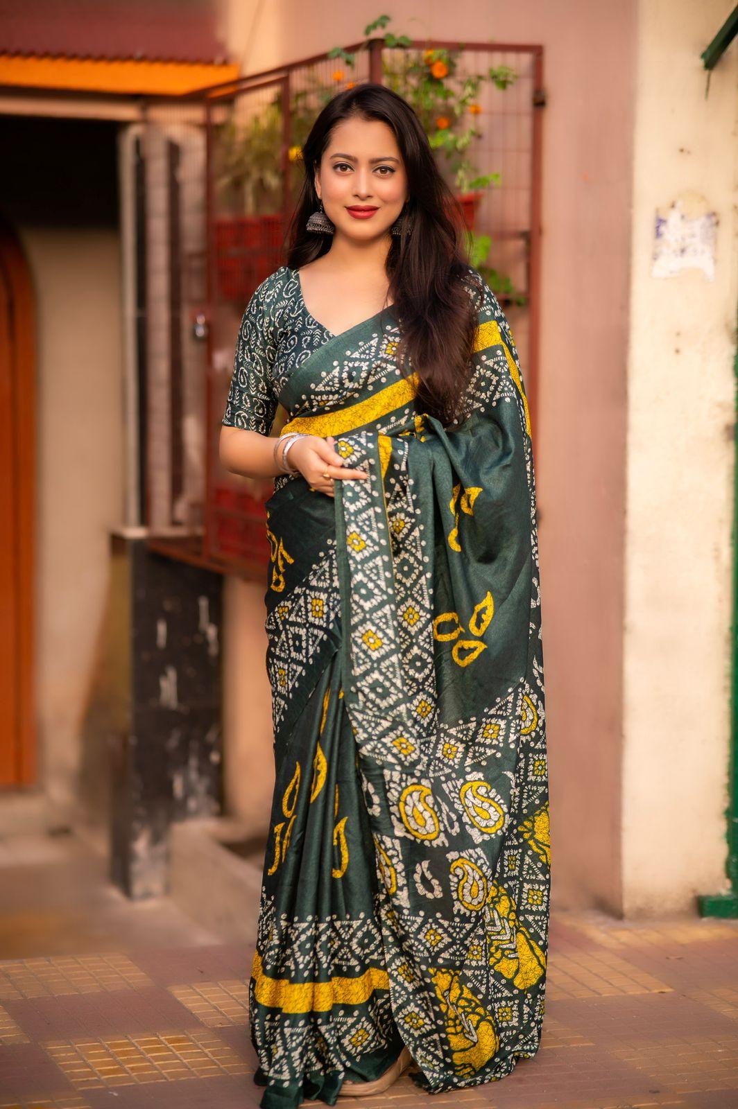 Green Silk Blend Ethnic Motifs Saree with Unstitched Blouse - Hiral Fashion | Swadesiicart
