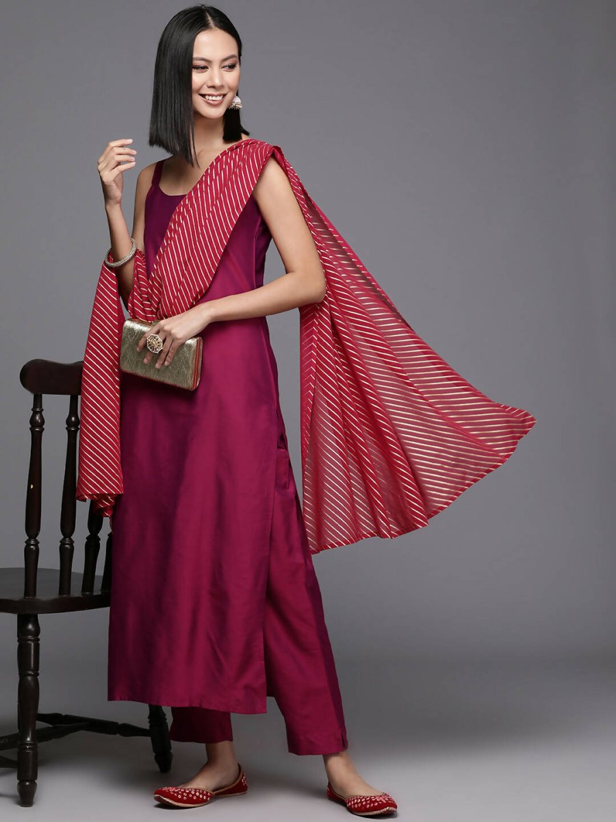 Ahalyaa Women's Traditional wear Kurta Set - Burgundy | Swadesiicart