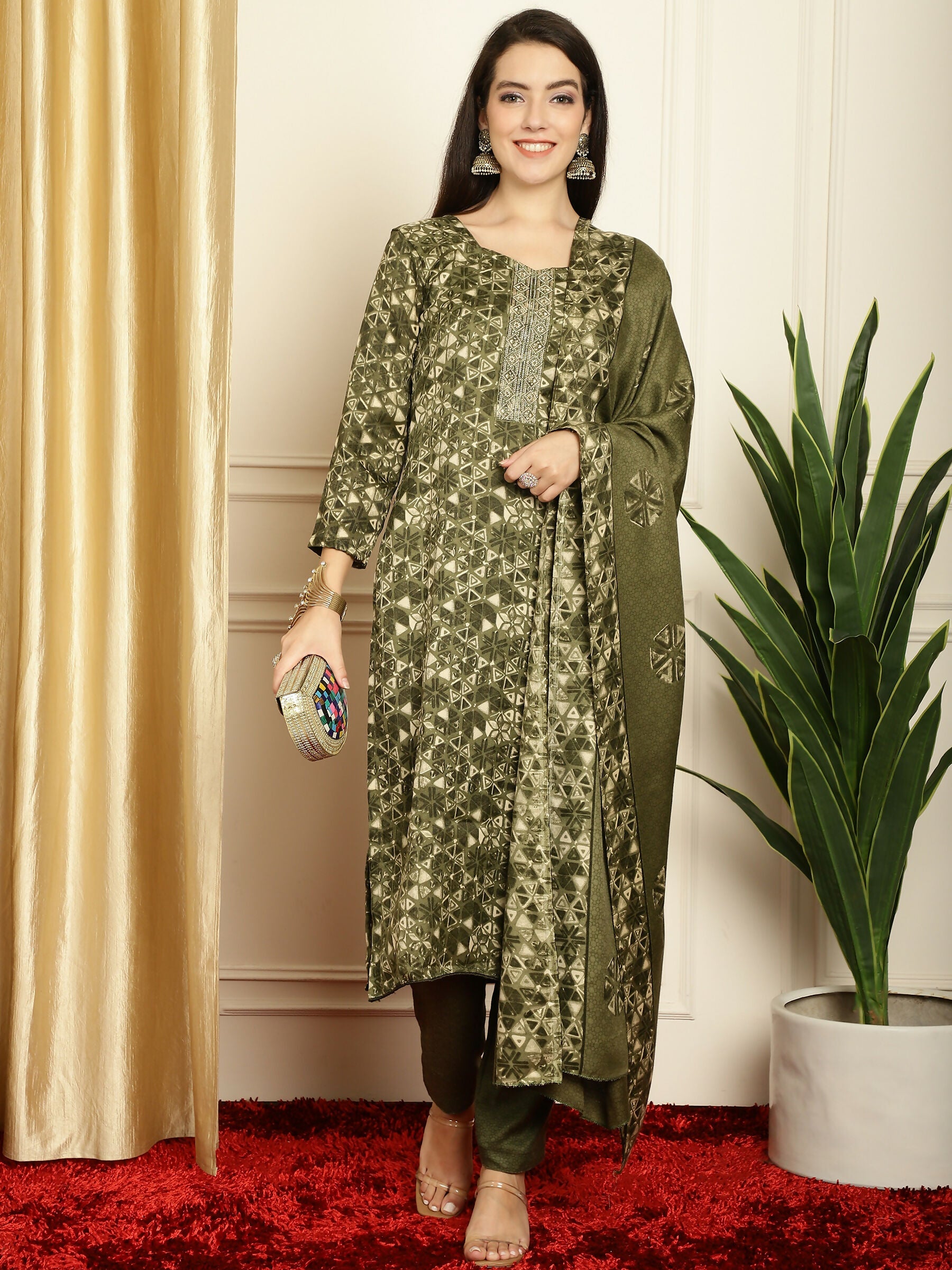 Jyoti Fashion Women's Green Pashmina Floral Digital Printed Kurta with Trouser & Dupatta | Swadesiicart
