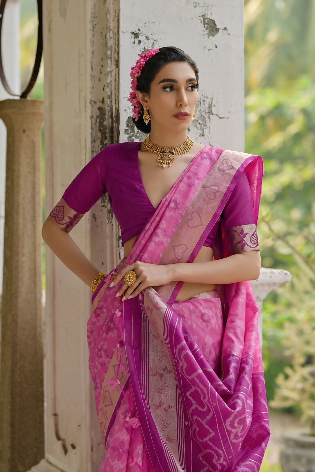 Vishnu Weaves Women's Pink Raw Silk Thread Ikkat Woven Saree with Blouse - Swadesiicart