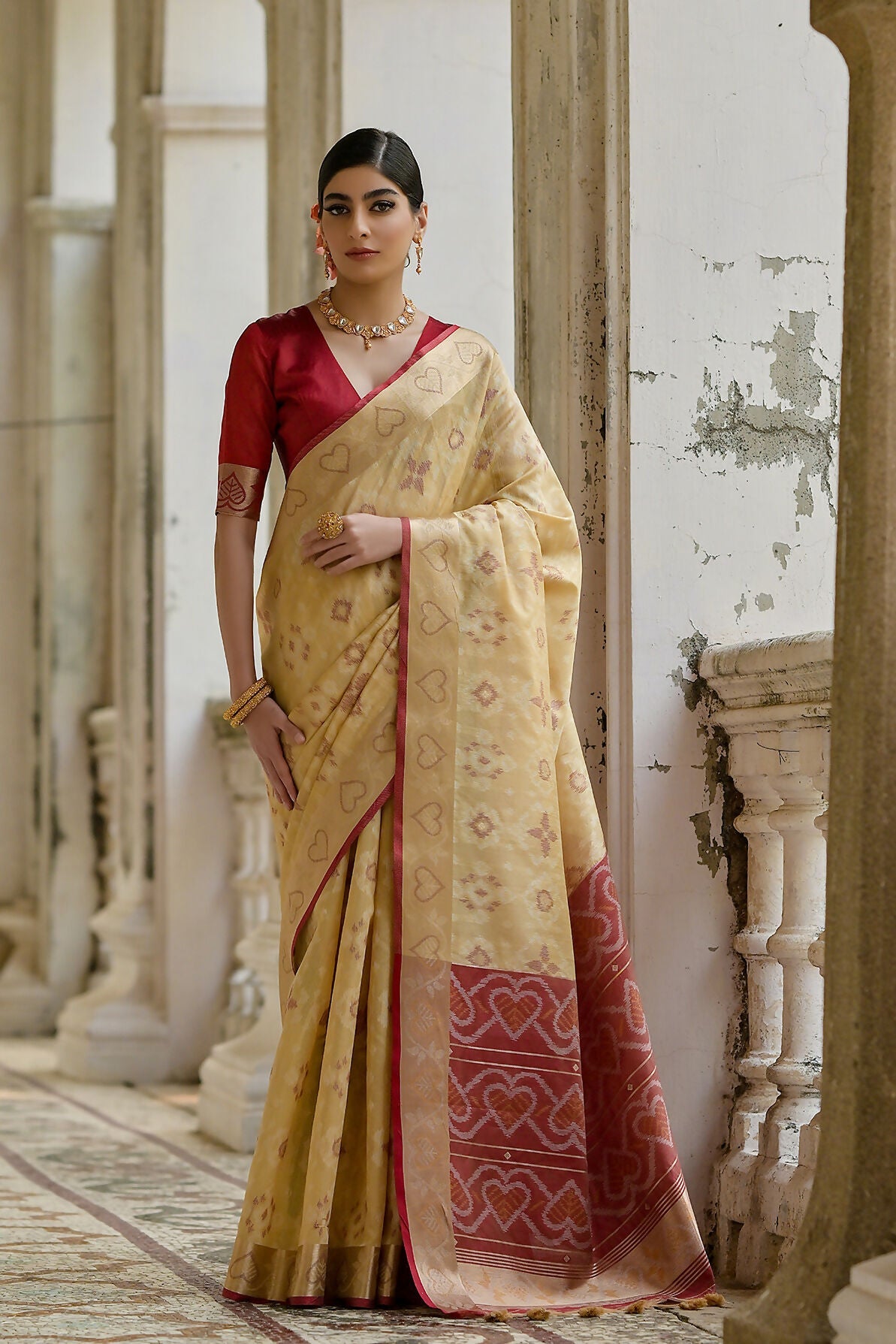 Vishnu Weaves Women's Cream Raw Silk Thread Ikkat Woven Saree with Blouse - Swadesiicart