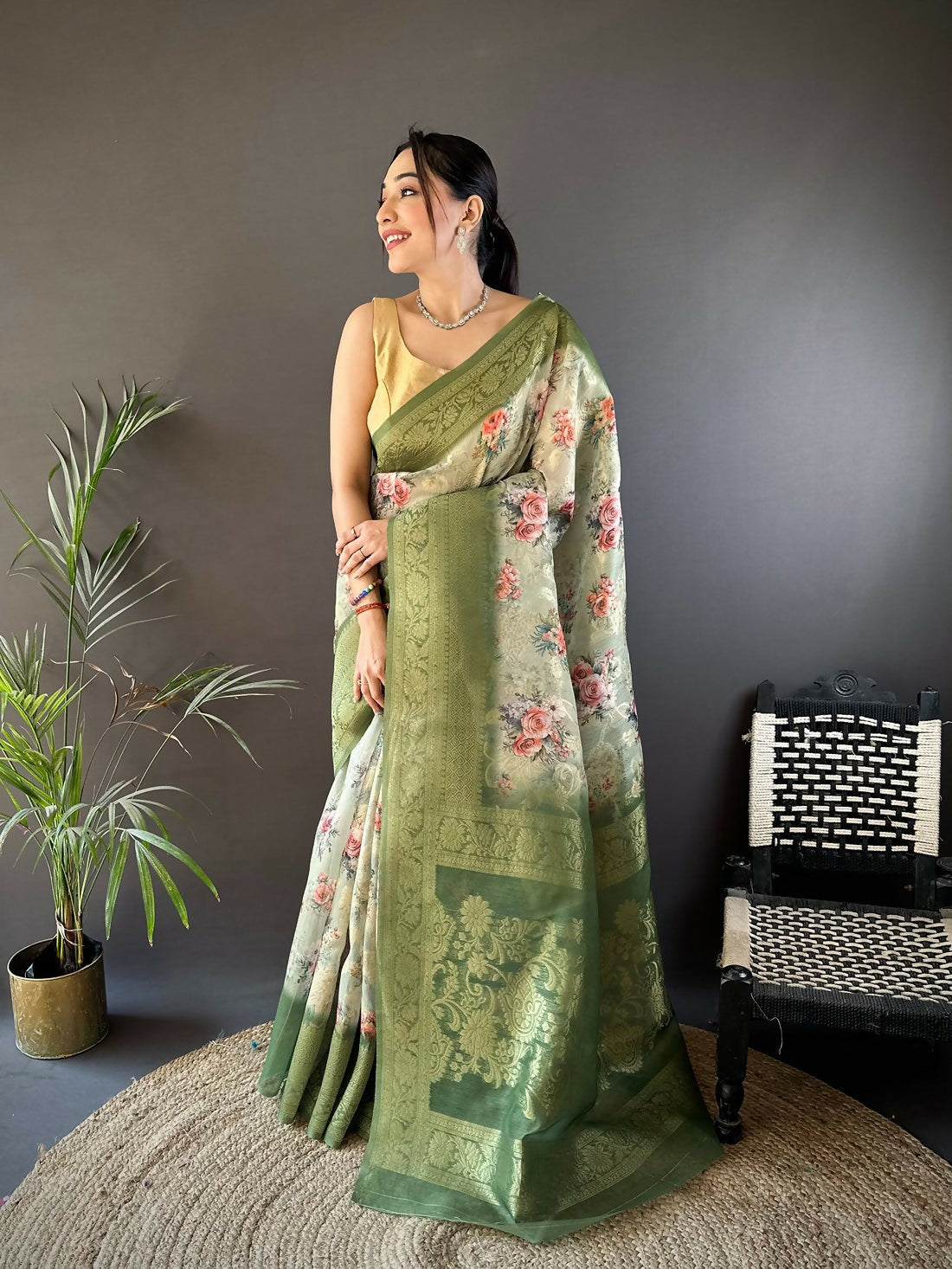 Joban Fashion Green Floral Motifs Banarasi Silk Sarees | Swadesiicart