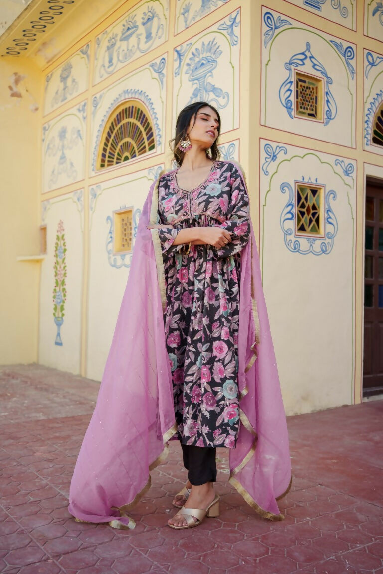 Vaasva Women Rani Muslin Embroidered Kurta, Pant & Dupatta Set | Swadesiicart