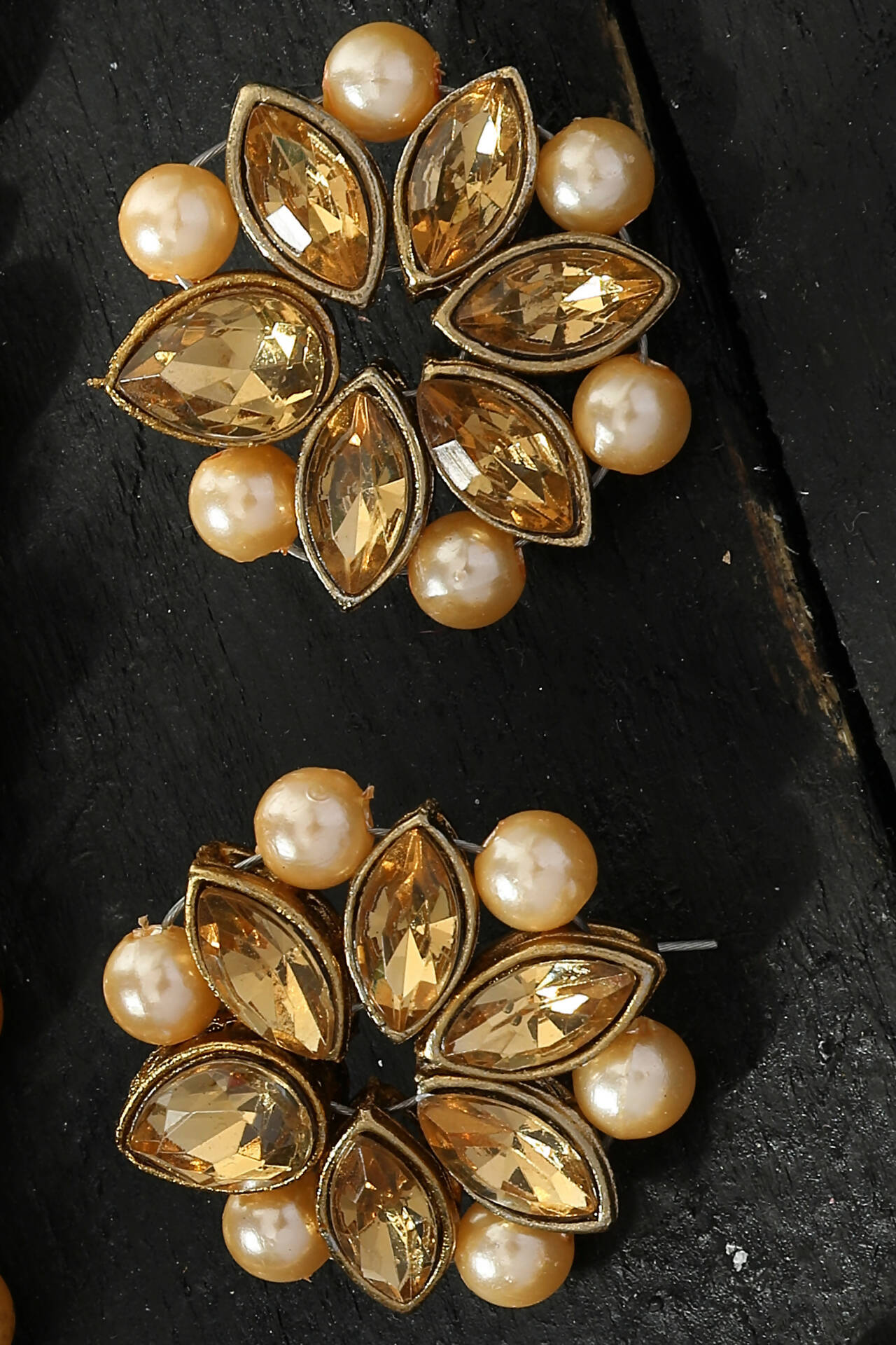 Mominos Fashion Johar Kamal Gold-Polished Brass Finish Kundan/Pearls Choker For Women (Golden) | Swadesiicart
