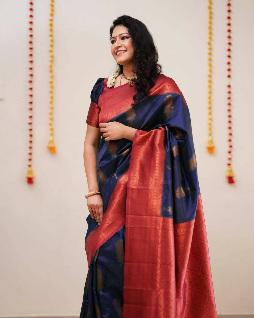 DEIANA'S Beautiful Designer Golden zari Soft Lichi Silk Saree - Navy Blue - Swadesiicart