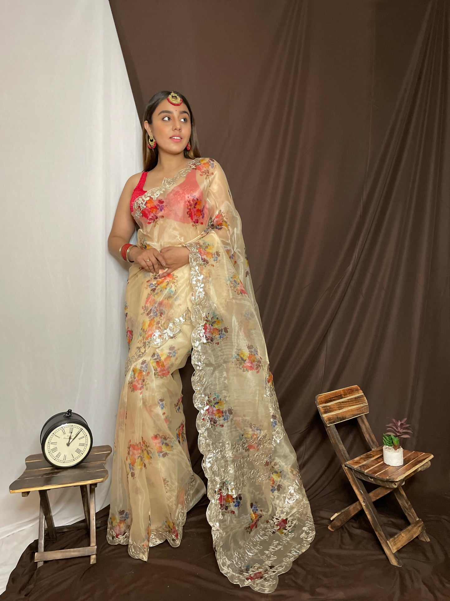 Vamsee Yashodha White Organza Saree - Swadesiicart