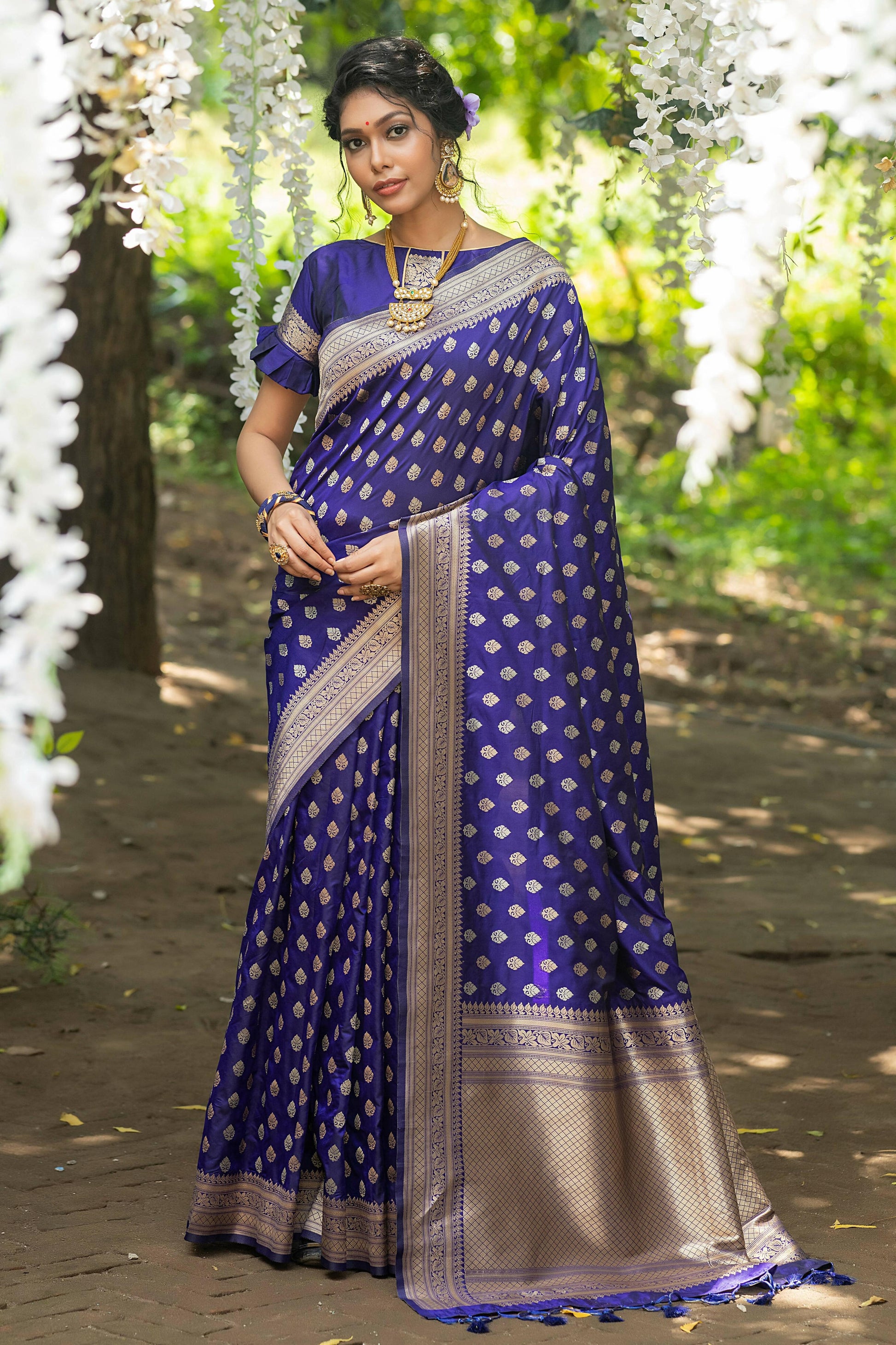 Vishnu Weaves Women's Royal Blue Banarasi Silk Zari Woven Saree with Unstitched Blouse - Swadesiicart