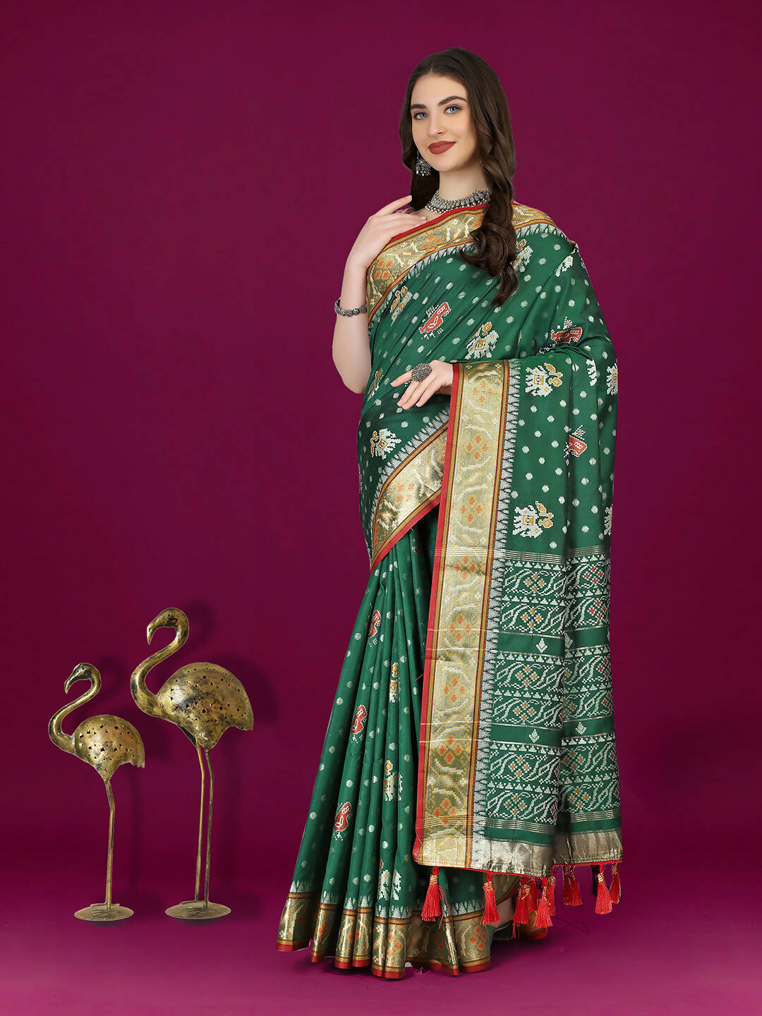 Lorenvalley Fashion Green Patola Silk Woven Design Zari Meenakari Weaving Saree - Swadesiicart
