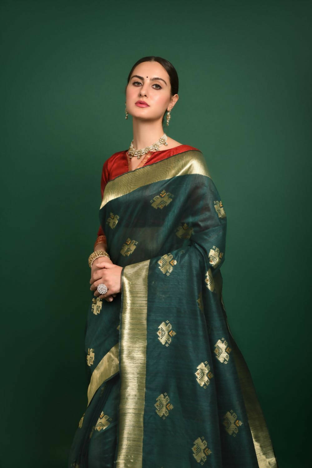 Vishnu Weaves Women's Bottle Green Tussar Silk Zari Woven Saree with Blouse - Swadesiicart