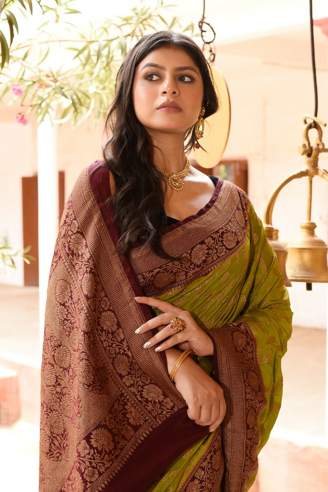 Joban Fashion Grass Green Crepe Chiffon Pure Handloom Banarasi Silk Saree | Swadesiicart