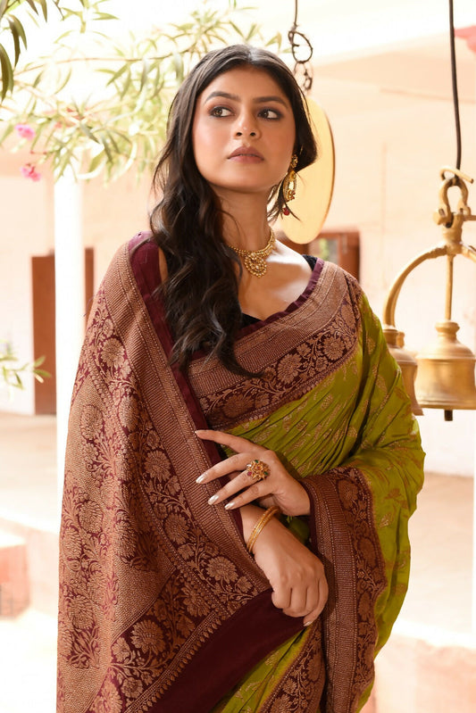 Joban Fashion Grass Green Crepe Chiffon Pure Handloom Banarasi Silk Saree | Swadesiicart