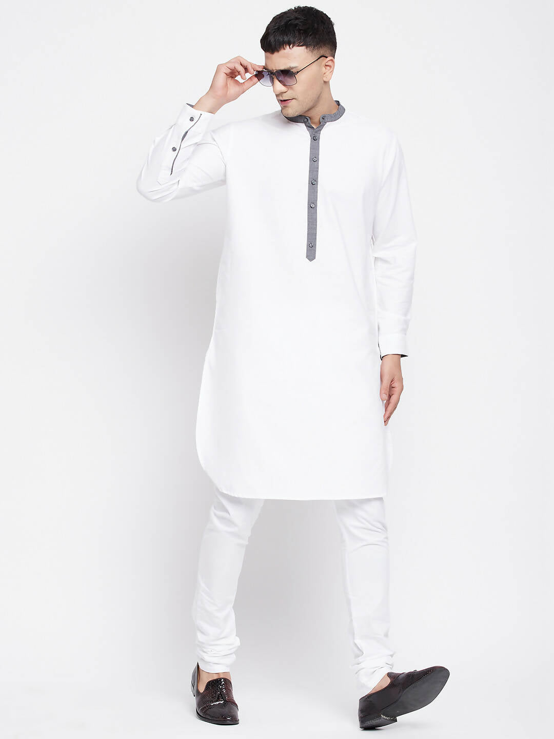 Even Apparels White Pure Cotton Men's Kurta With Contrast Collar And Placket | Swadesiicart