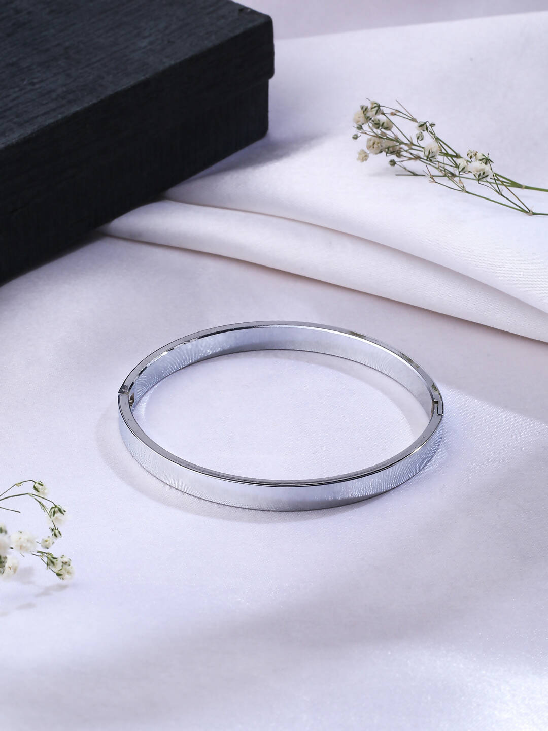 NVR Men's Silver Metal Interlock Kada Bracelet - Swadesiicart