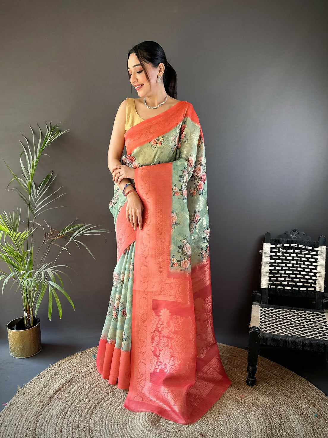 Joban Fashion Brick Red Floral Motifs Banarasi Silk Sarees | Swadesiicart
