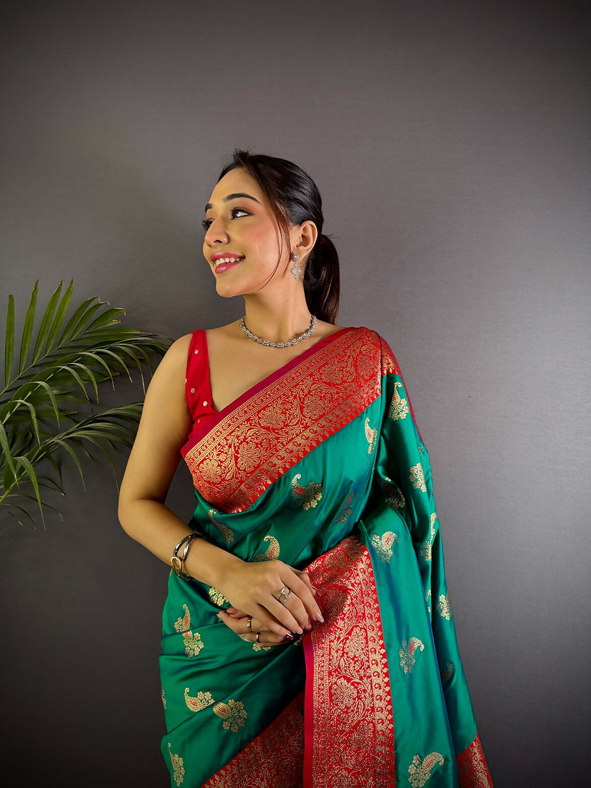 Joban Fashion Banarasi Green Woven Butti Soft Silk Saree | Swadesiicart