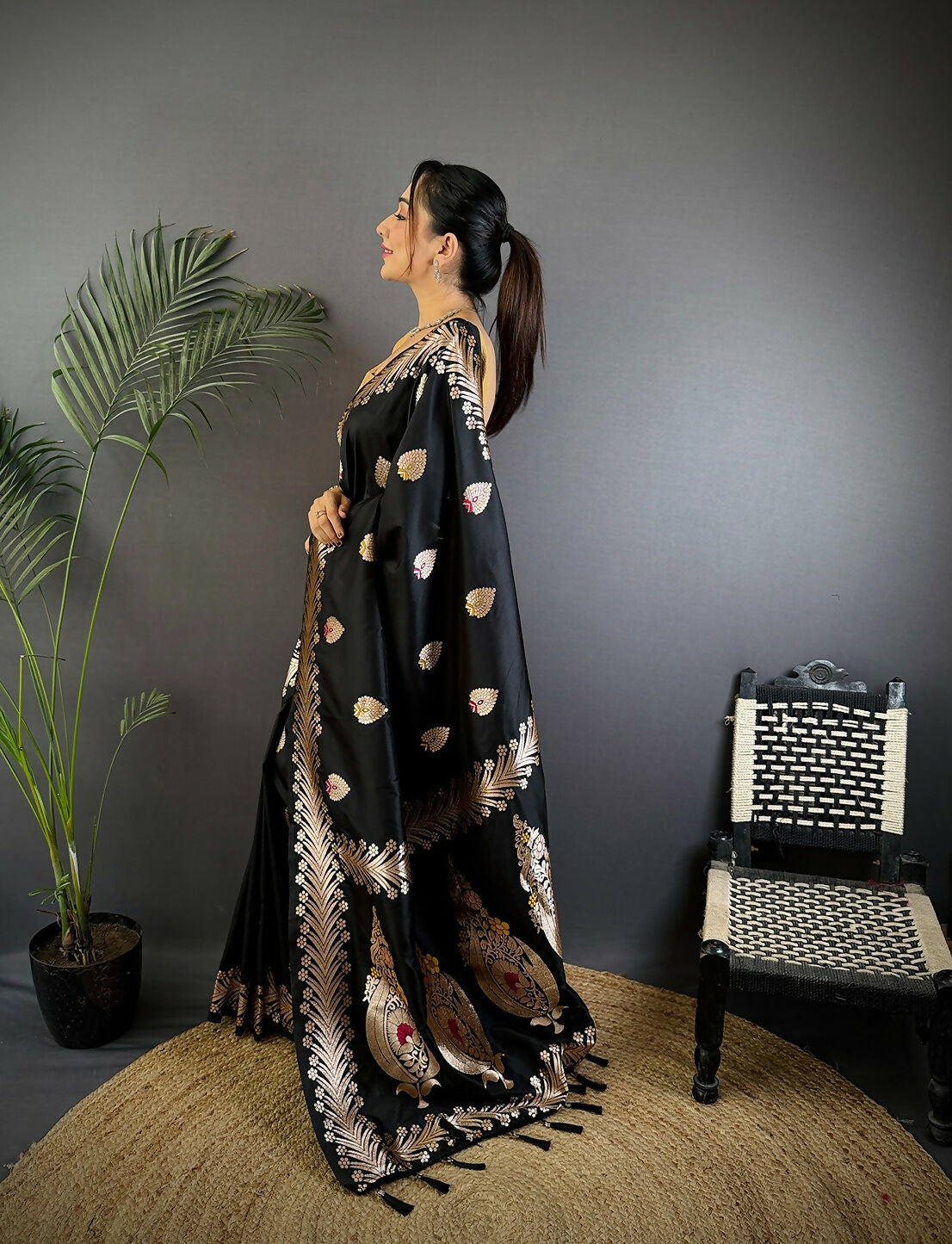 Joban Fashion Banarasi Black Woven Soft Silk Saree | Swadesiicart