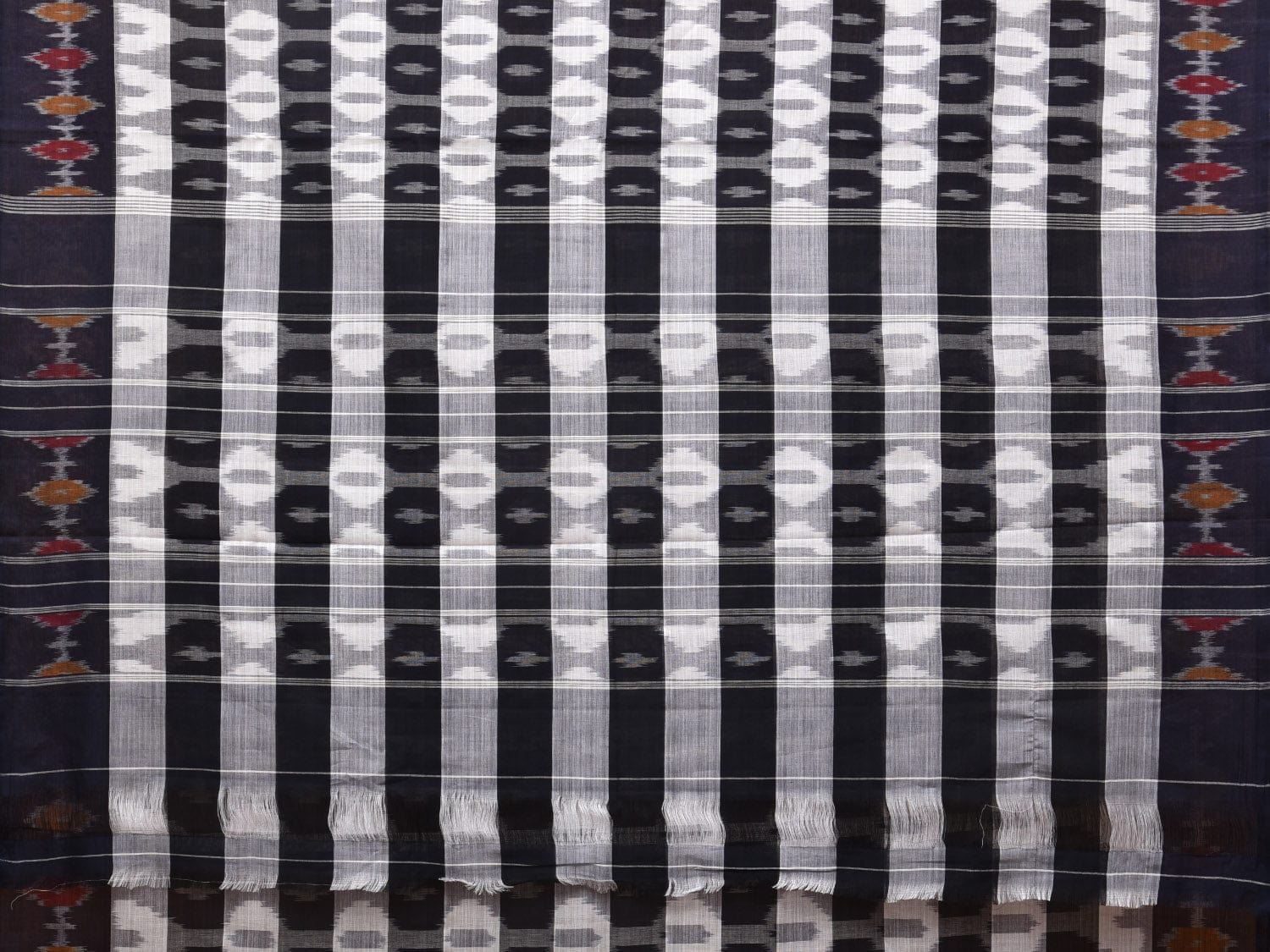 White and Black Pochampally Ikat Cotton Handloom Saree with Strips Design No Blouse - Global Threads | Swadesiicart