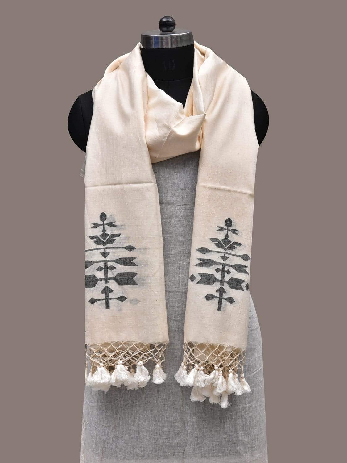 White Khadi Cotton Handloom Dupatta with Dhakai Design - Global Threads | Swadesiicart