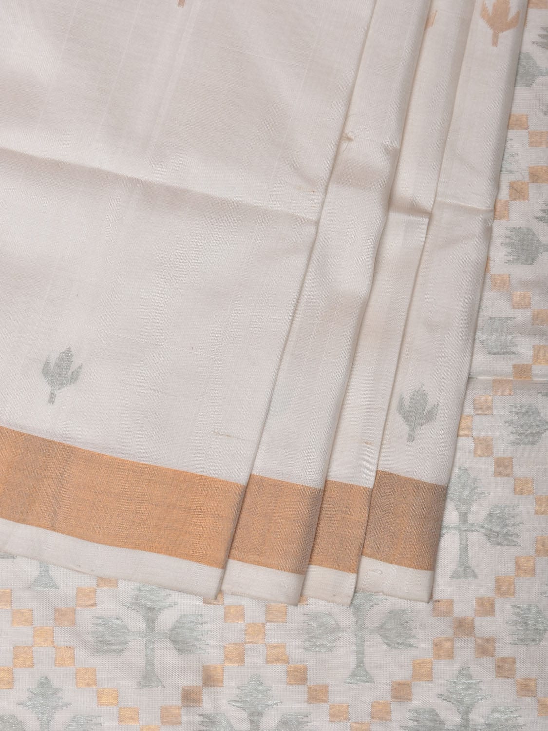 White Uppada Silk Handloom Saree with Jamdani Pallu Design - Global Threads | Swadesiicart
