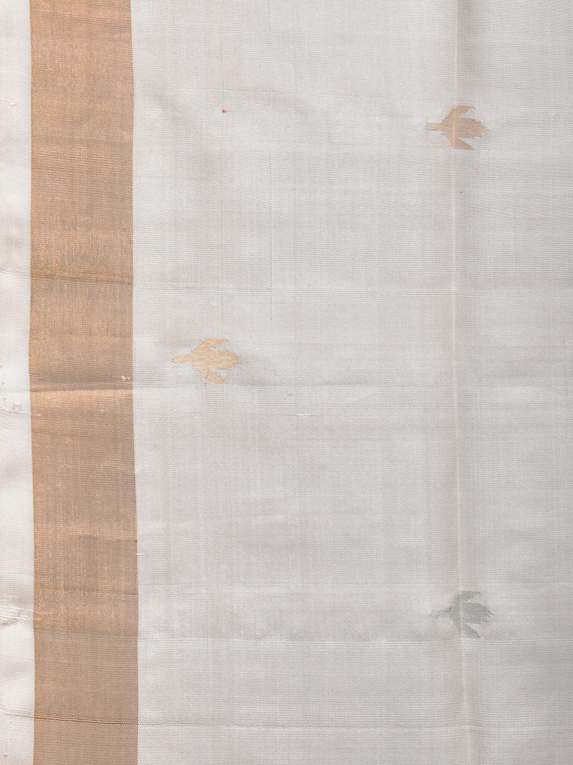 White Uppada Silk Handloom Saree with Jamdani Pallu Design - Global Threads | Swadesiicart