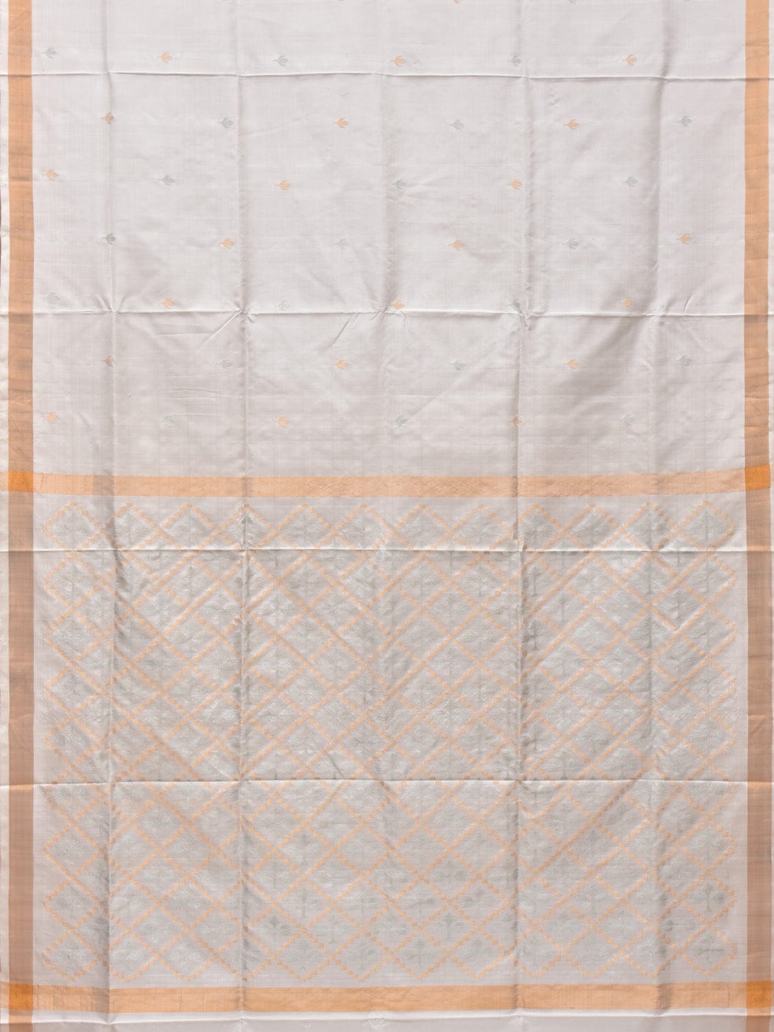White Uppada Silk Handloom Saree with Jamdani Pallu Design - Global Threads | Swadesiicart