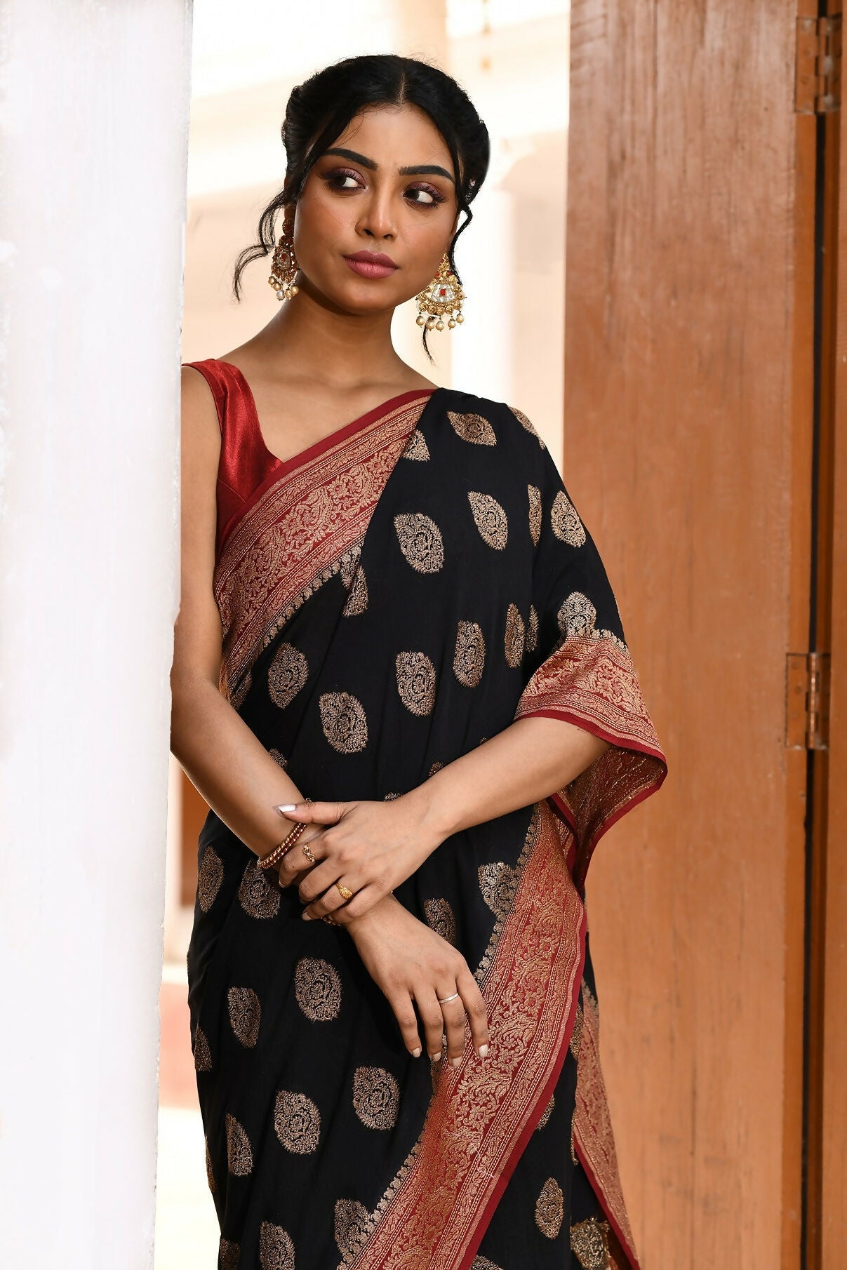 Joban Fashion Black Crepe Chiffon Pure Handloom Banarasi Silk Saree | Swadesiicart