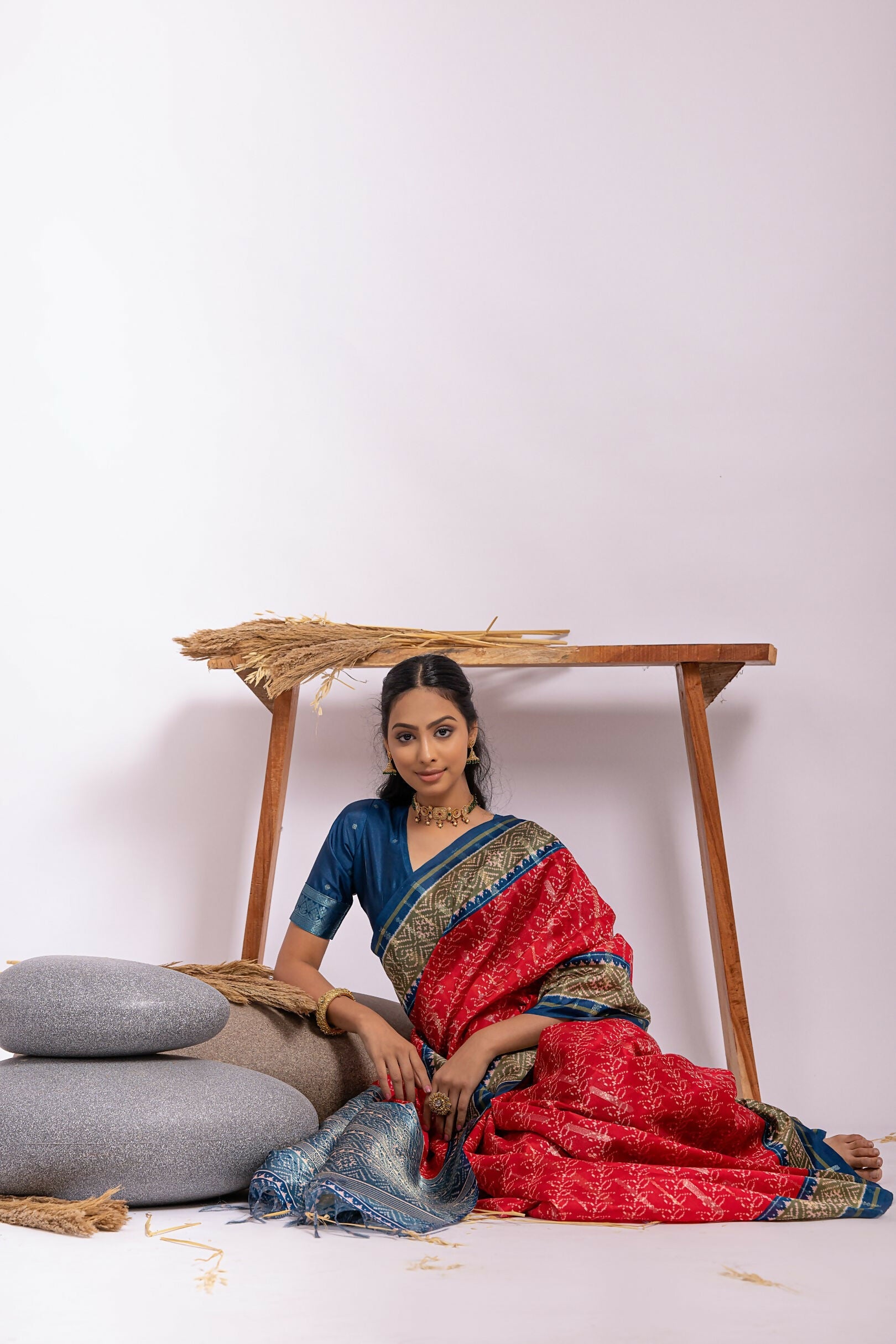 Vishnu Weaves Women's Red Soft Tussar Silk Zari Woven Saree with Blouse - Swadesiicart