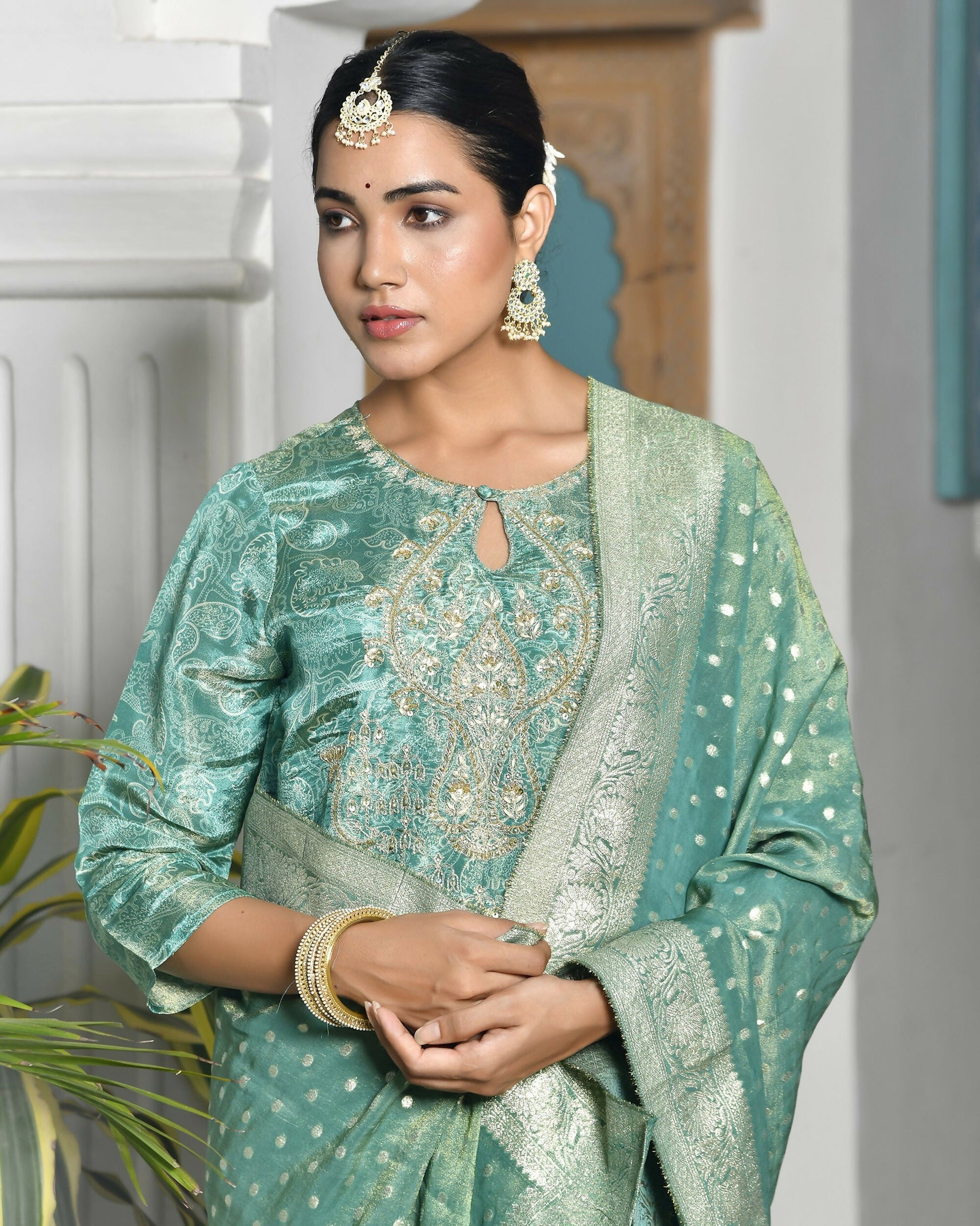 Vaasva Women's Digital Printed Tissue Suit Set With Solid Pant & Brocade Dupatta | Swadesiicart