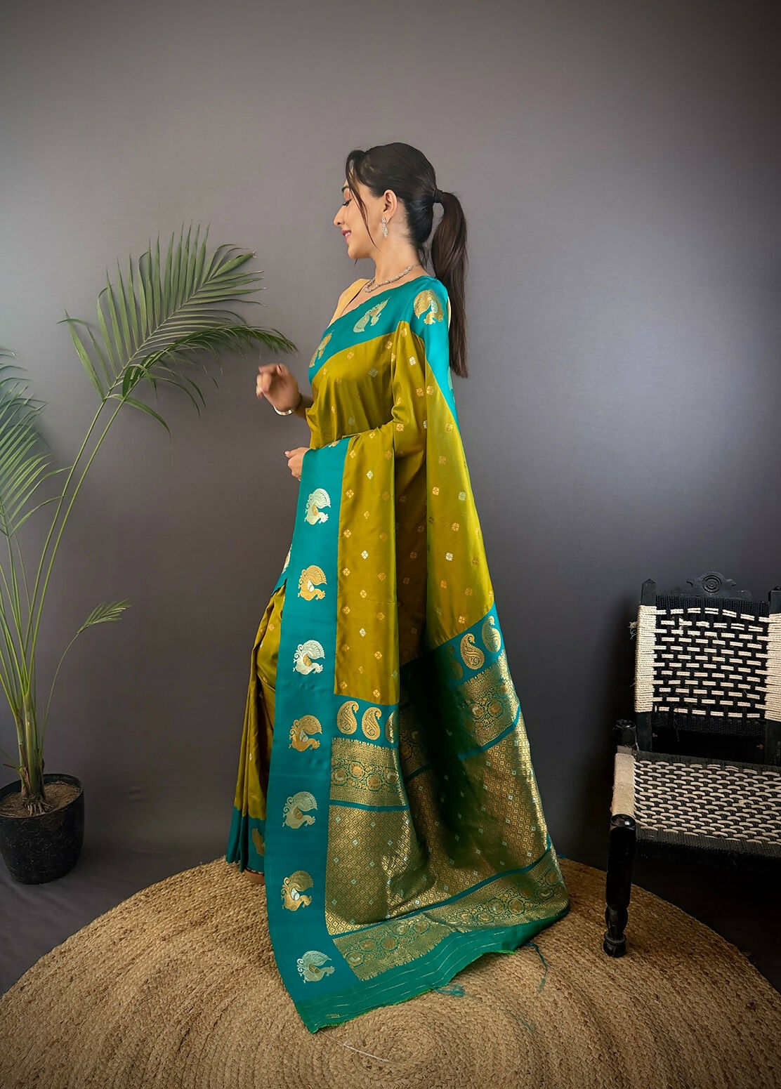 Joban Fashion Green Butti Banarasi Silk Sarees | Swadesiicart