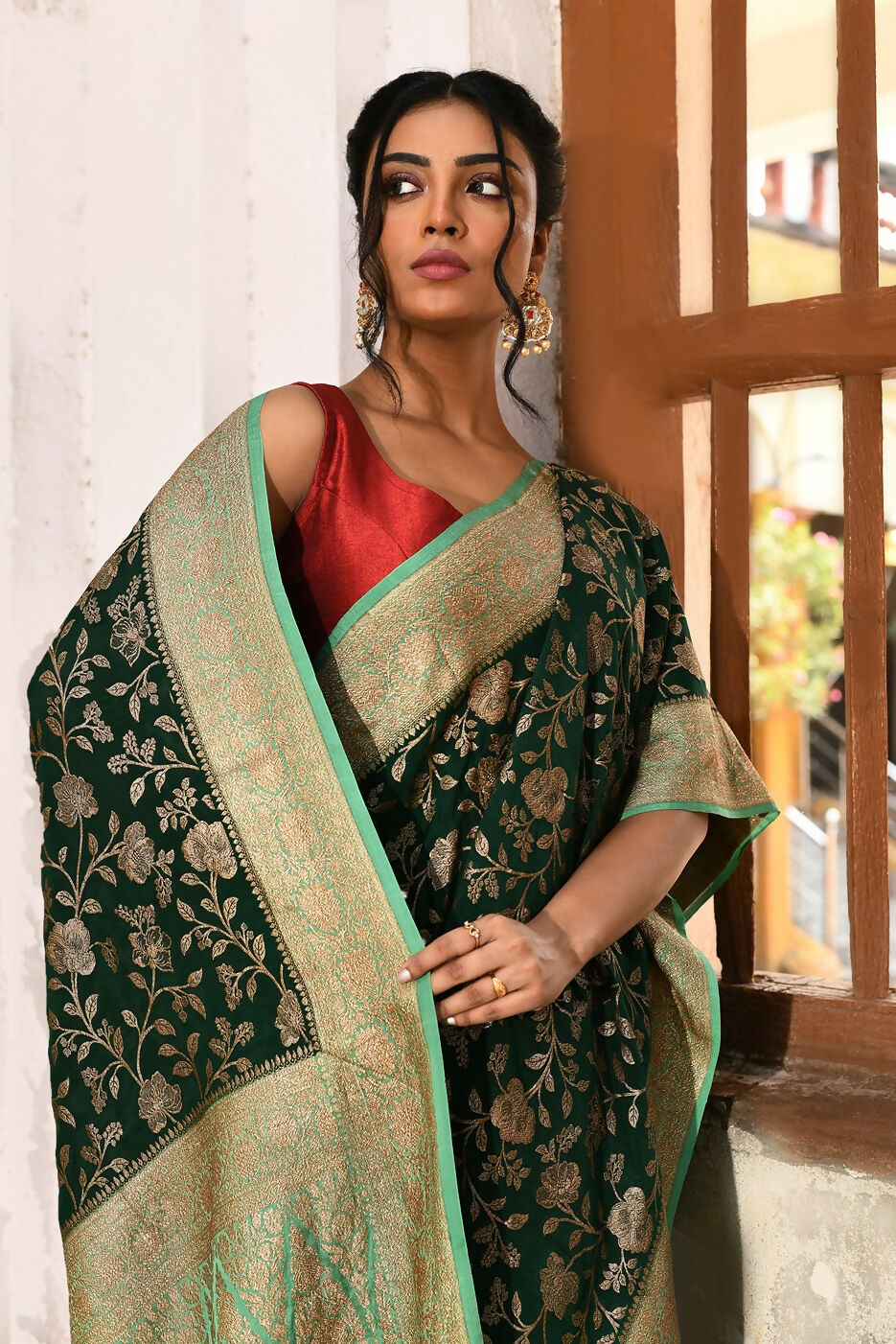 Joban Fashion Emerald Green Crepe Chiffon Pure Handloom Banarasi Silk Saree | Swadesiicart