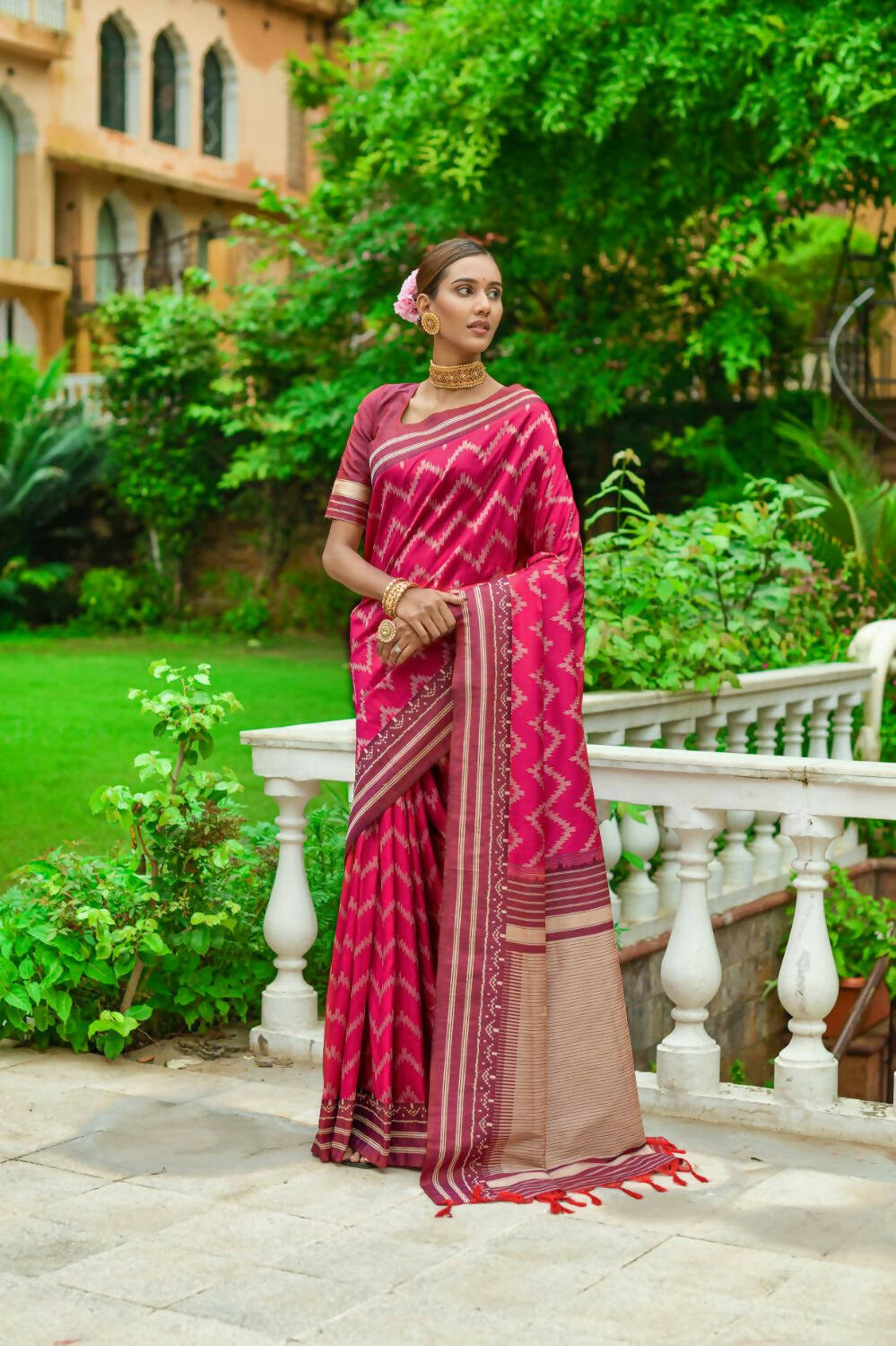 Vishnu Weaves Women's Pink Handloom Raw Silk Zari Woven Saree with Blouse - Swadesiicart