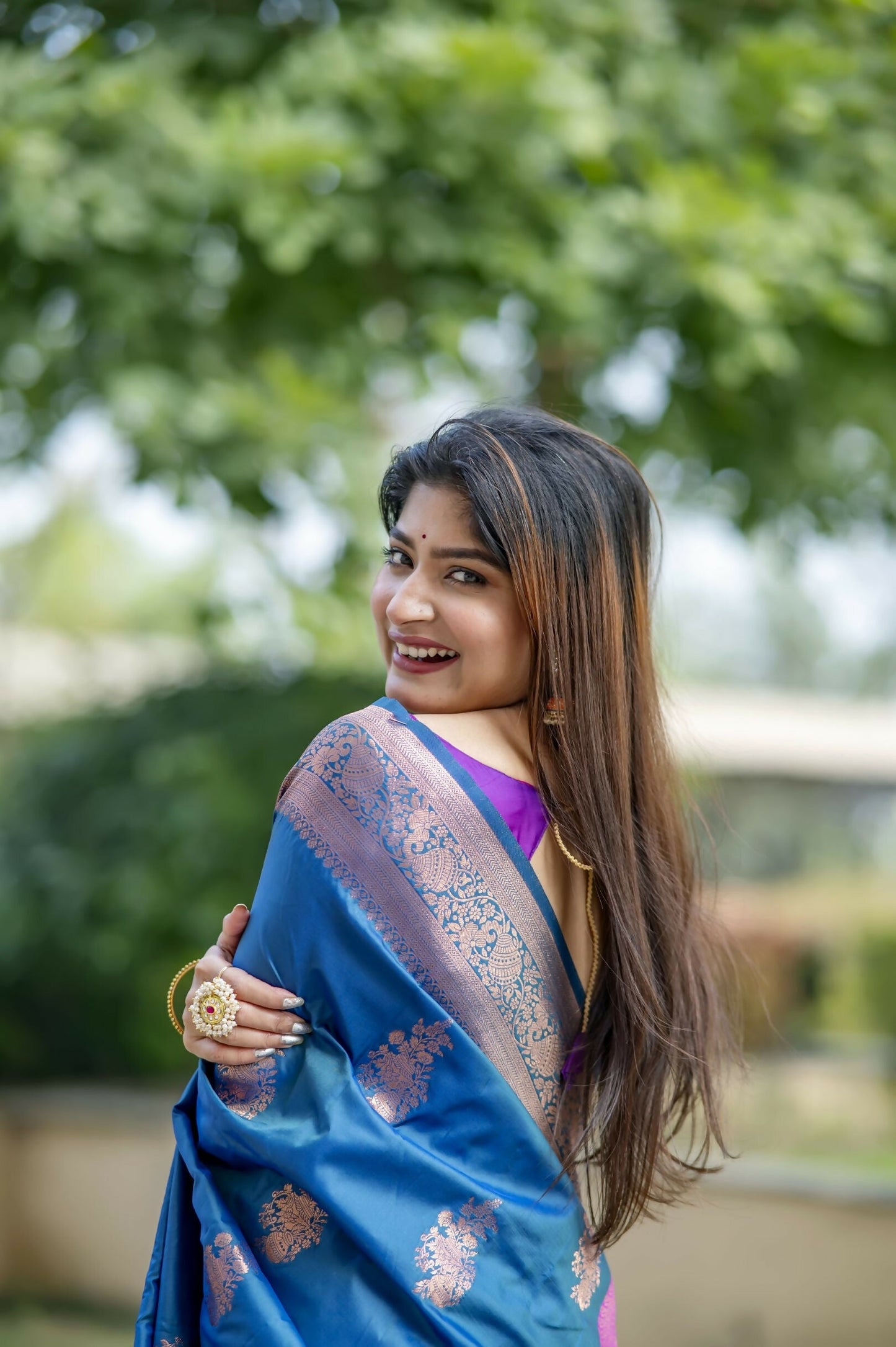 Vishnu Weaves Women's Blue Banarasi Silk Saree with Blouse - Swadesiicart