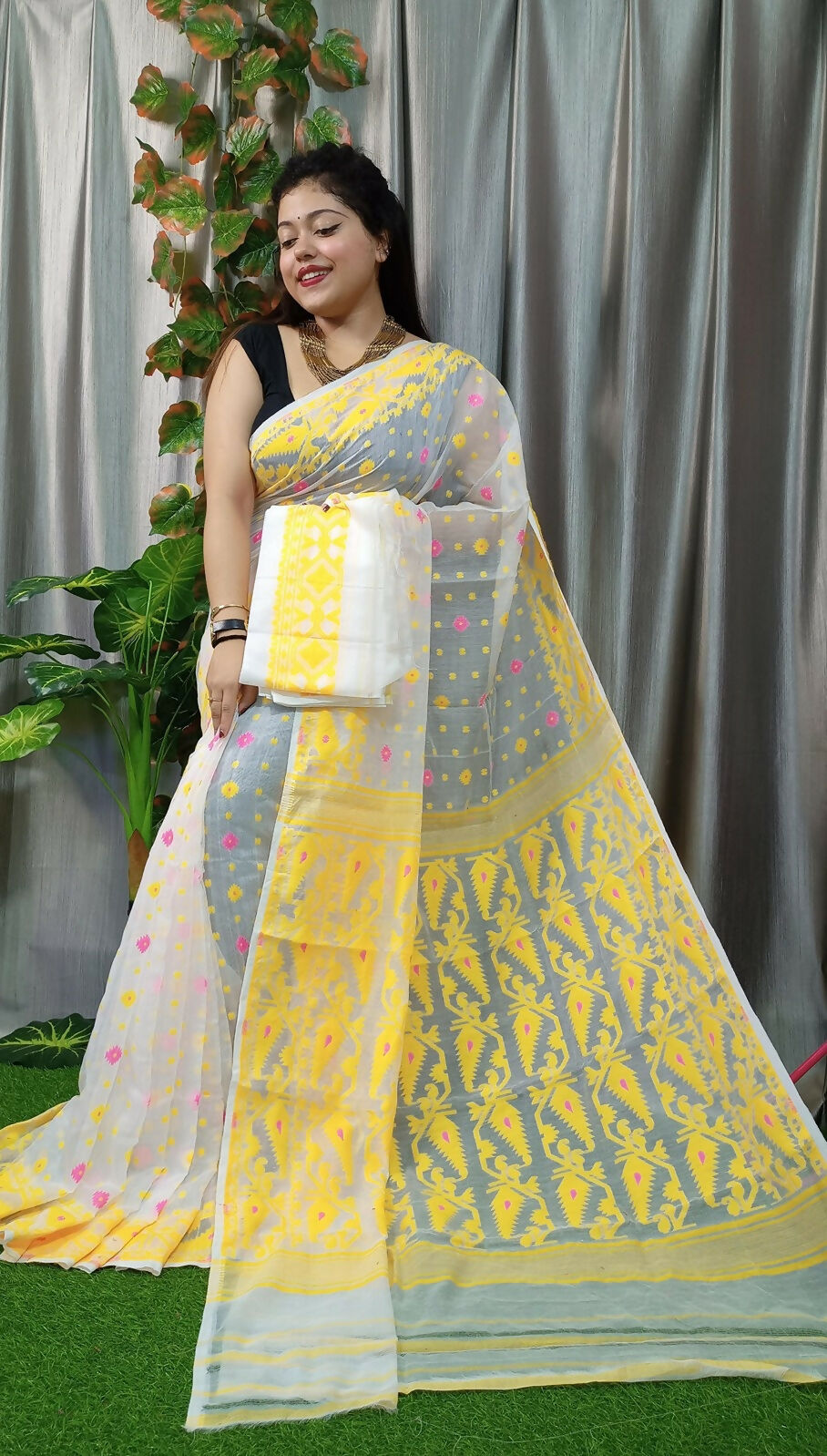 Exclusive Collection Off White Beautiful Jamdani Collection Saree - Swadesiicart