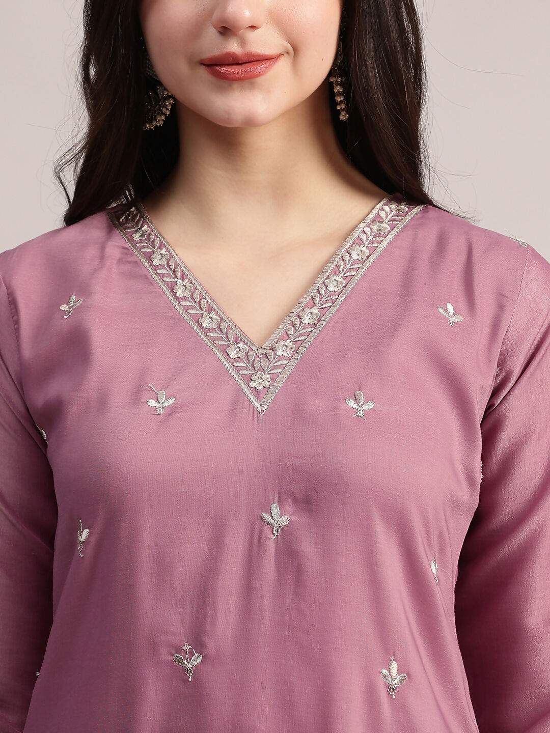Aavyora Women Lavender Embroidered Chinon Kurta with Straight Pants & Organza Dupatta Set - Swadesiicart