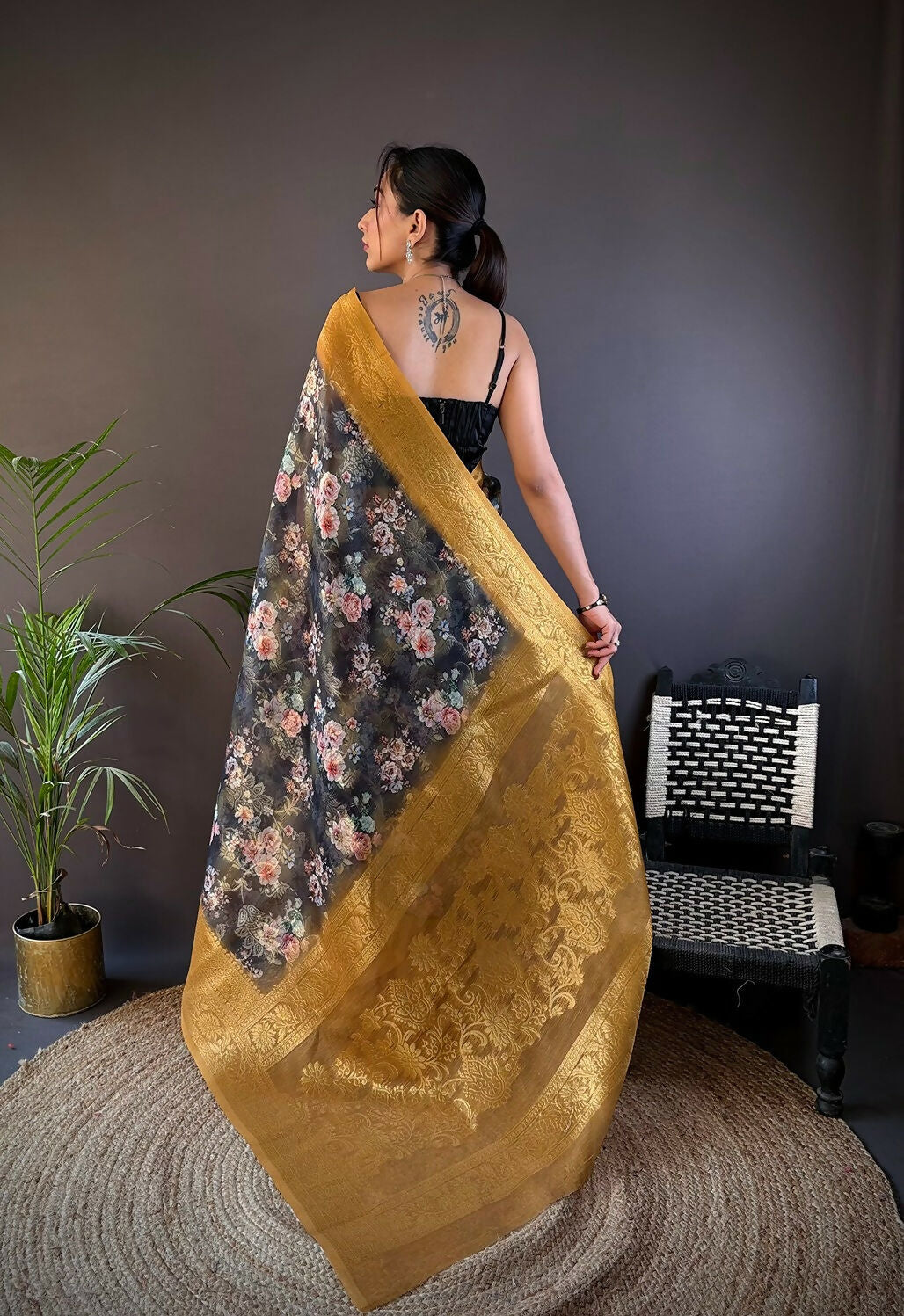 Joban Fashion Gold Floral Motifs Banarasi Silk Sarees | Swadesiicart