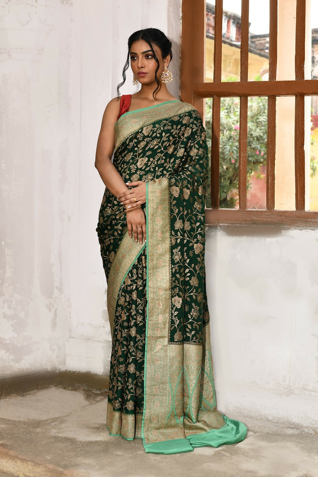 Joban Fashion Emerald Green Crepe Chiffon Pure Handloom Banarasi Silk Saree | Swadesiicart