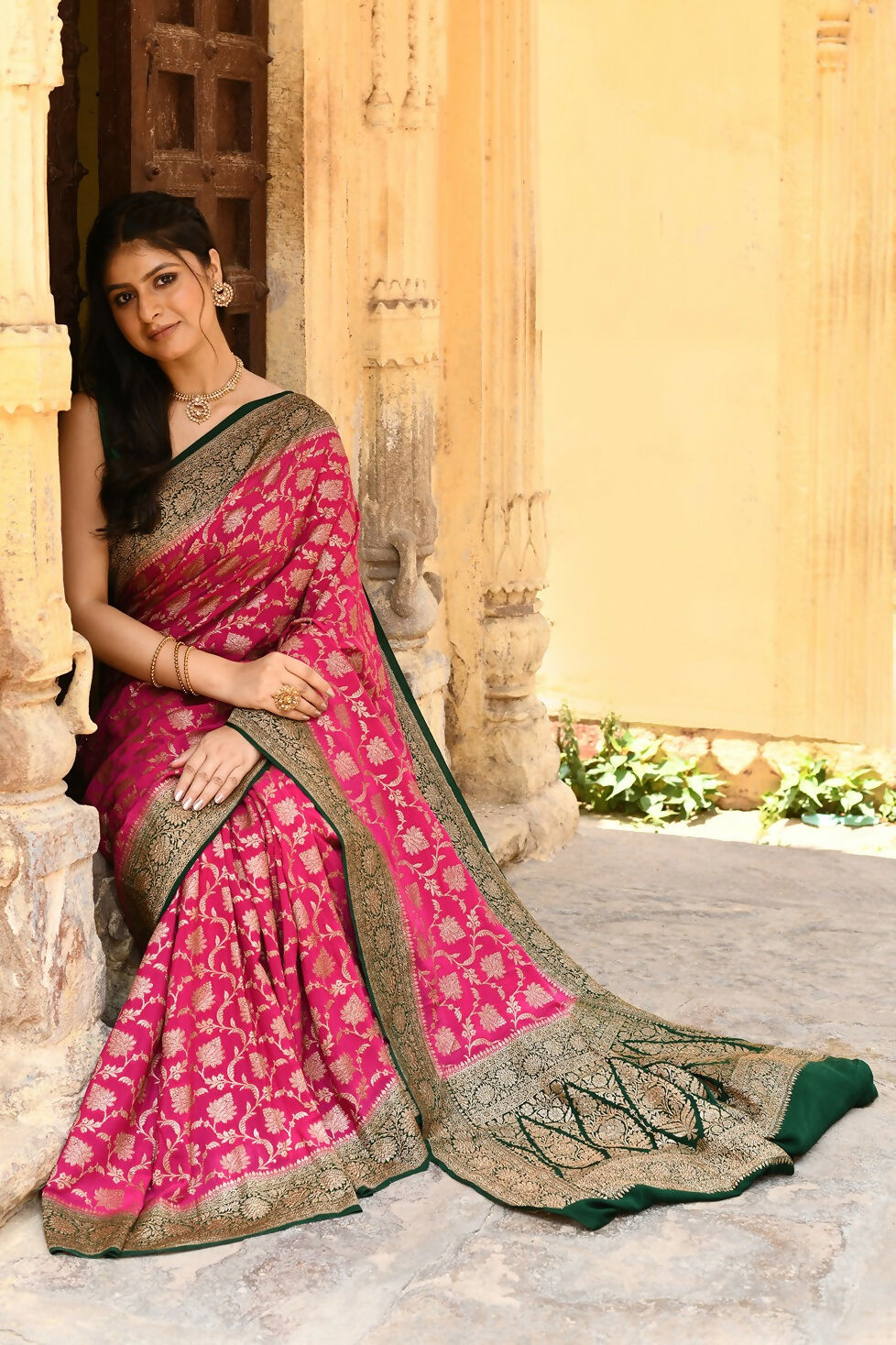 Joban Fashion Pink Crepe Chiffon Pure Handloom Banarasi Silk Saree | Swadesiicart