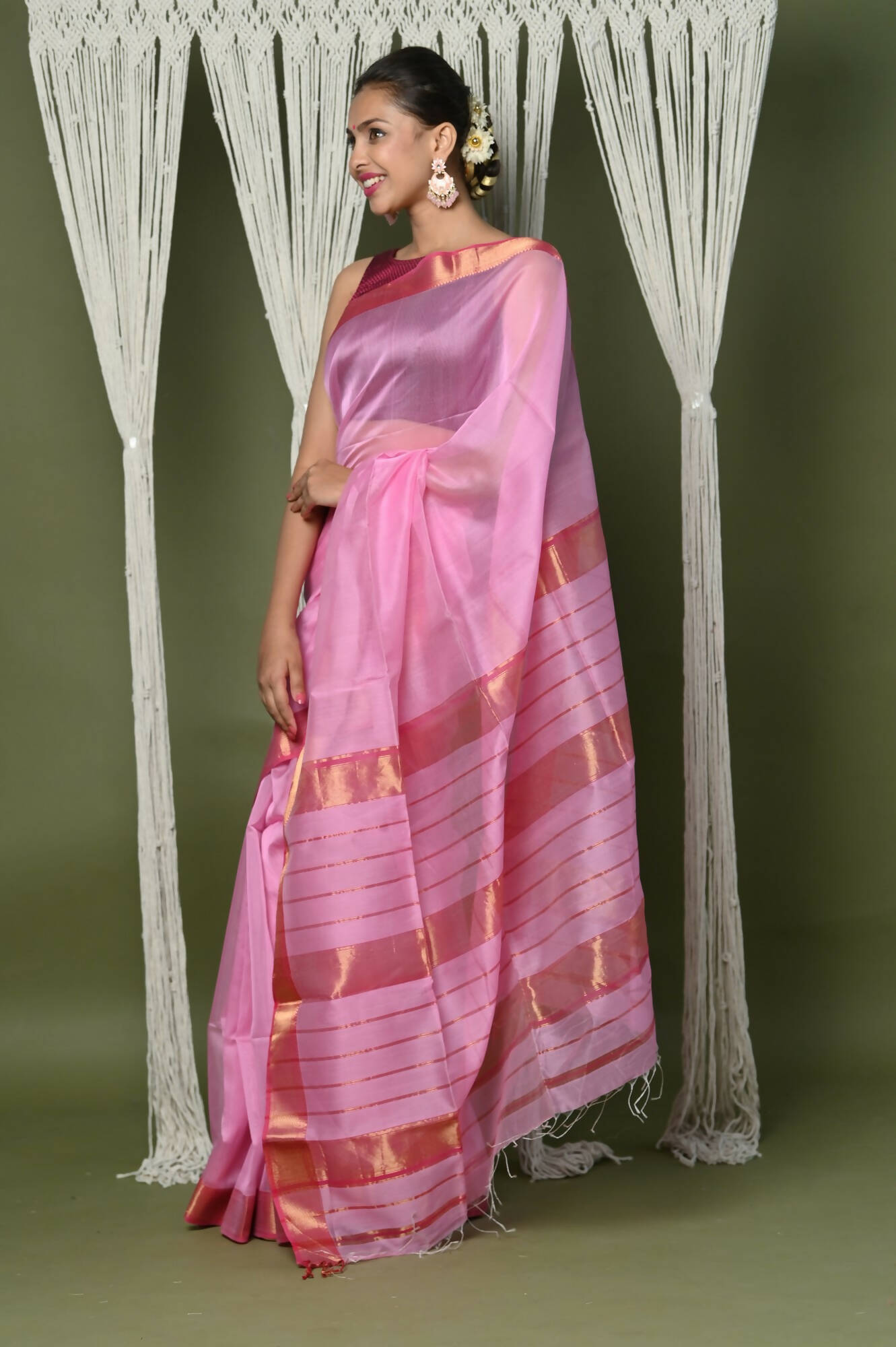 Very Much Indian Handloom Cotton Silk Maheshwari Saree With Sleek Golden Border - Rose Pink | Swadesiicart