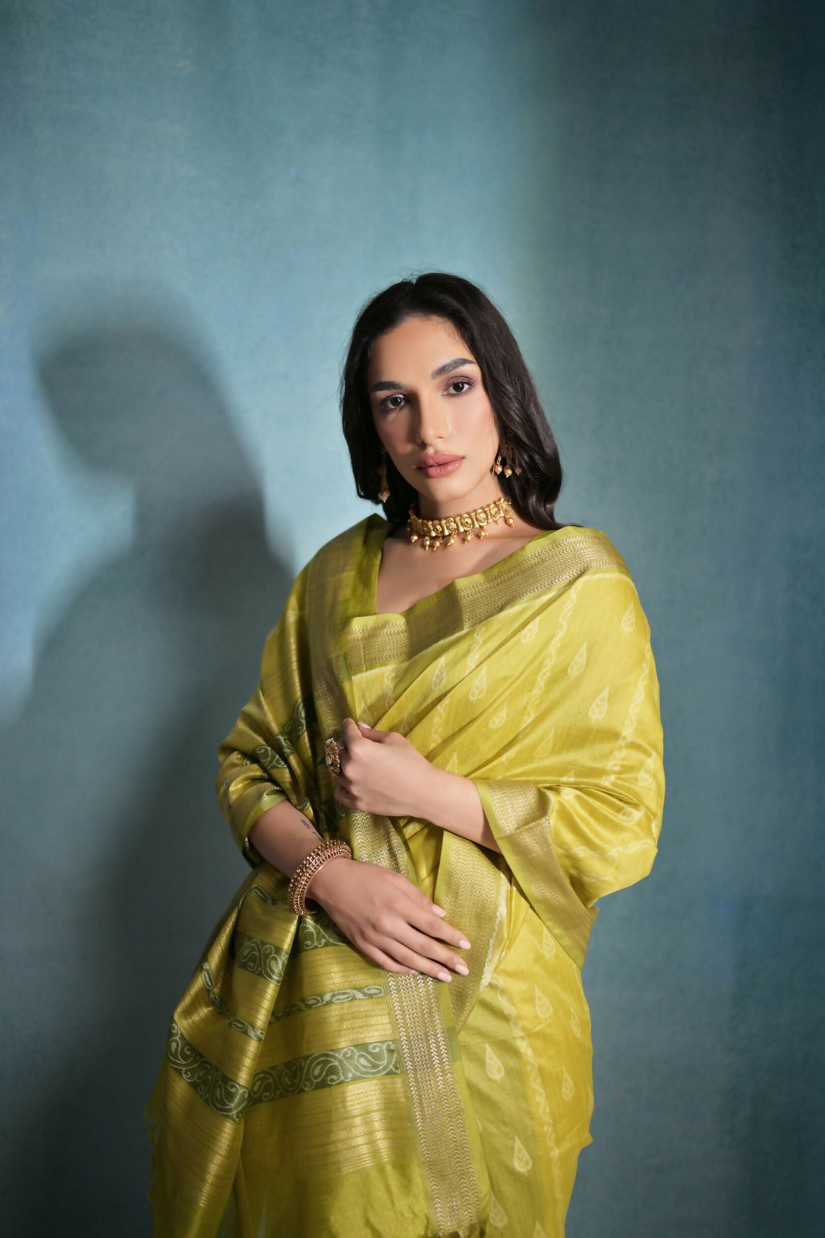 Vishnu Weaves Women's Mahendi Raw Silk Zari Woven Saree with Blouse - Swadesiicart