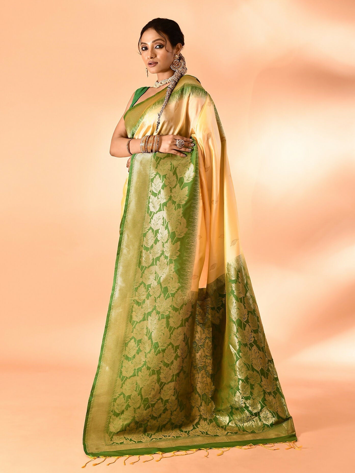 Joban Fashion Light Yellow & Parrot Green Plain With Weaving Border Banarasi Silk Sarees | Swadesiicart