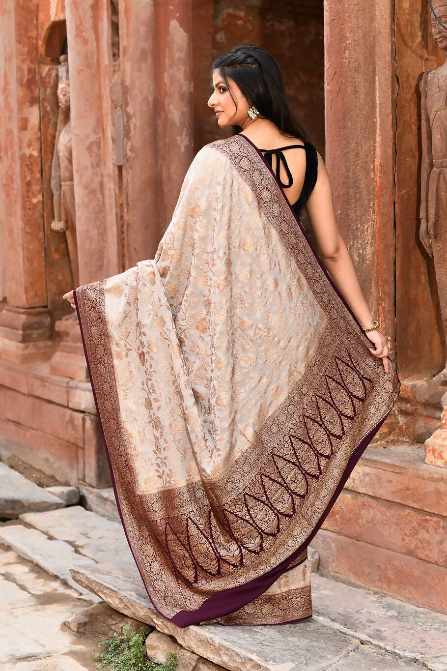 Joban Fashion Nude Grey Crepe Chiffon Pure Handloom Banarasi Silk Saree | Swadesiicart