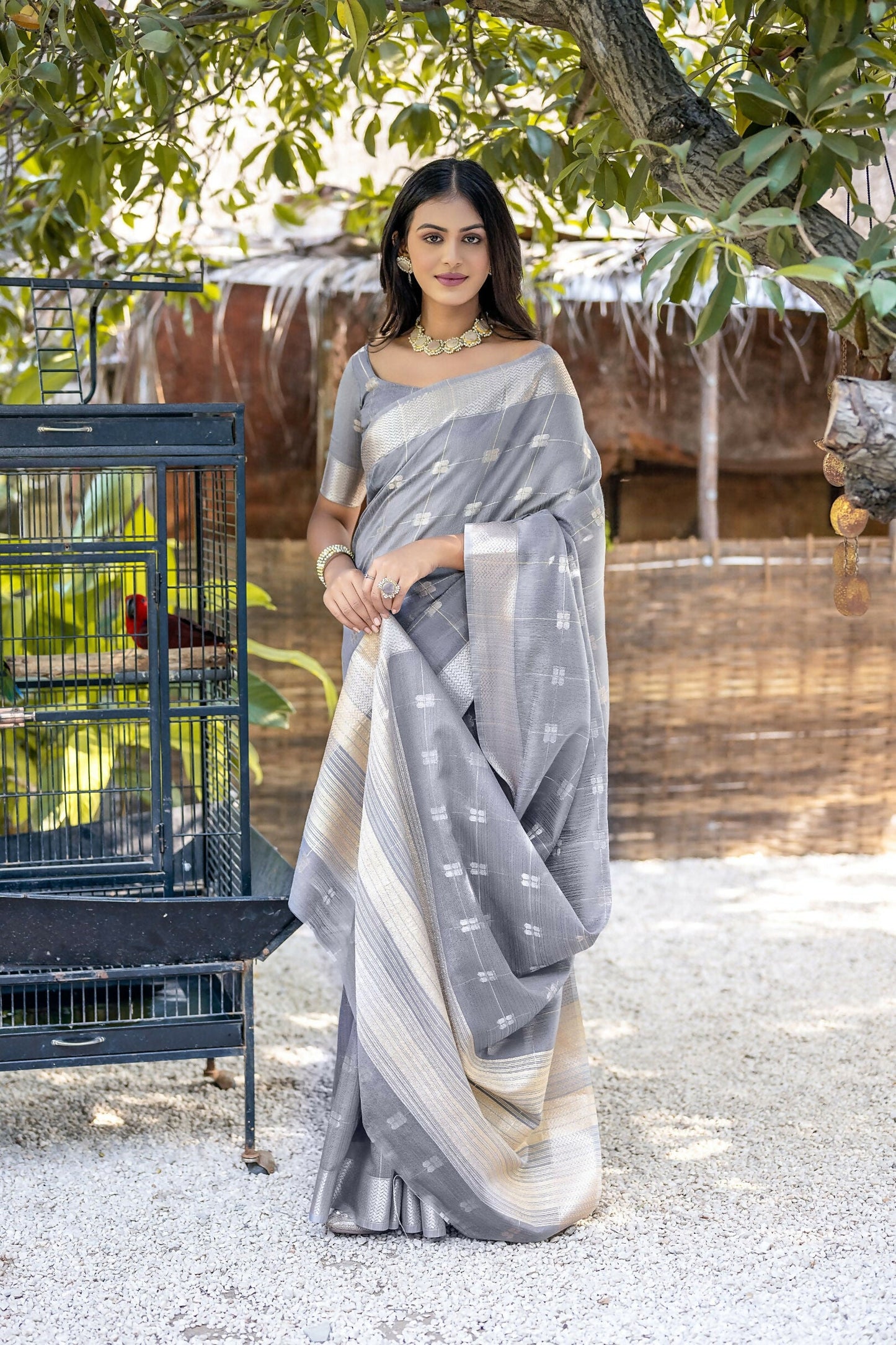 Vishnu Weaves Women's Grey Pure Cotton Zari Woven Saree with Blouse - Swadesiicart