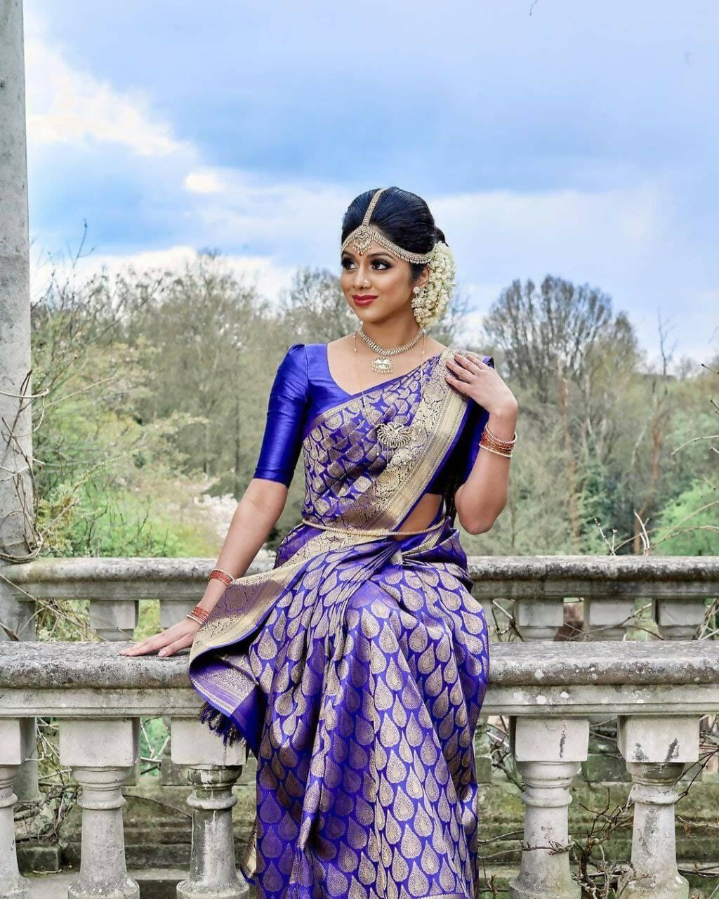 DEIANA'S Beautiful Designer Golden zari Soft Lichi Silk Saree - Blue - Swadesiicart
